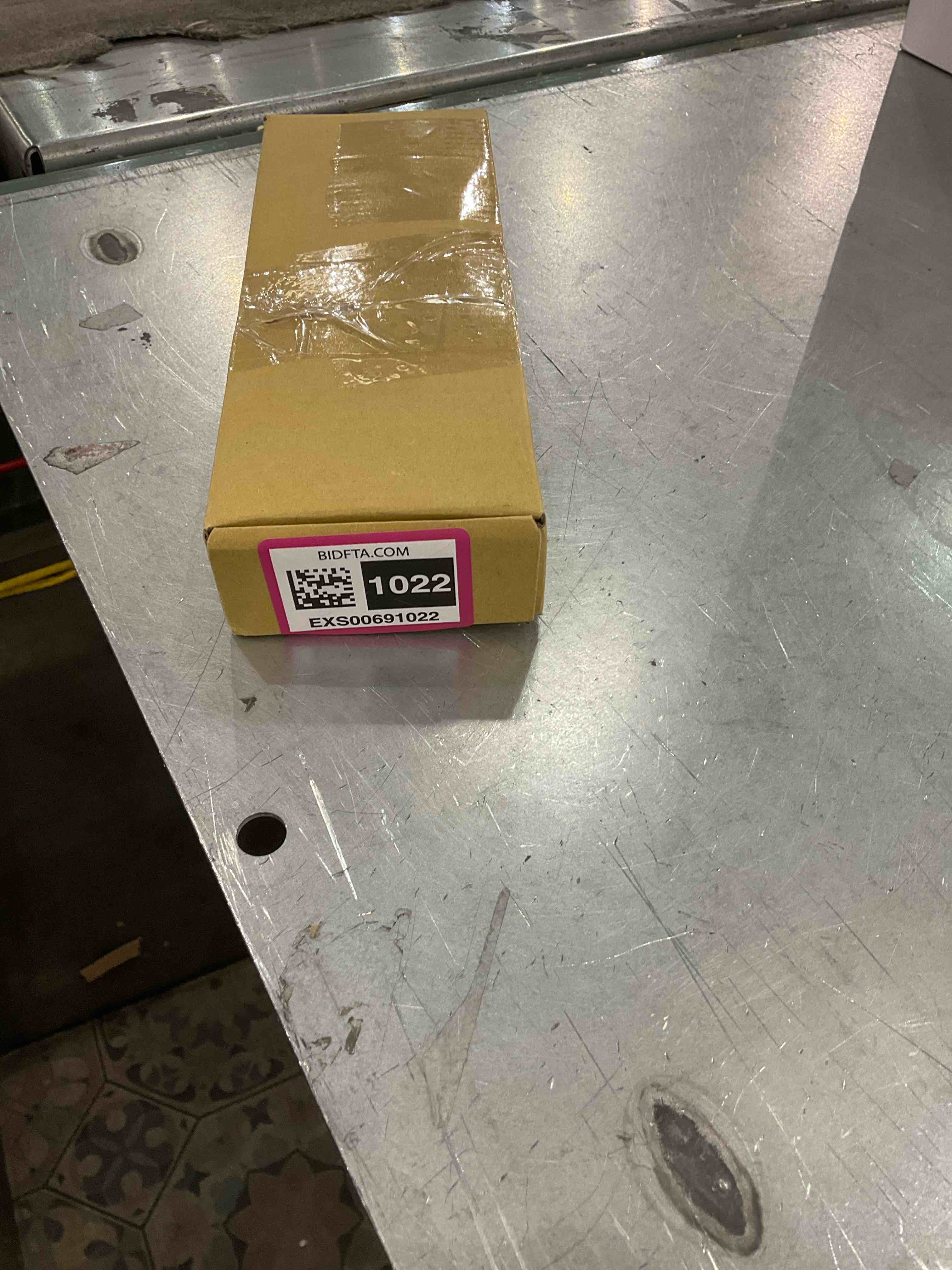 https://s3.amazonaws.com/lotting-images-prod/bidfta/EXS00691022_1697745256568.jpeg