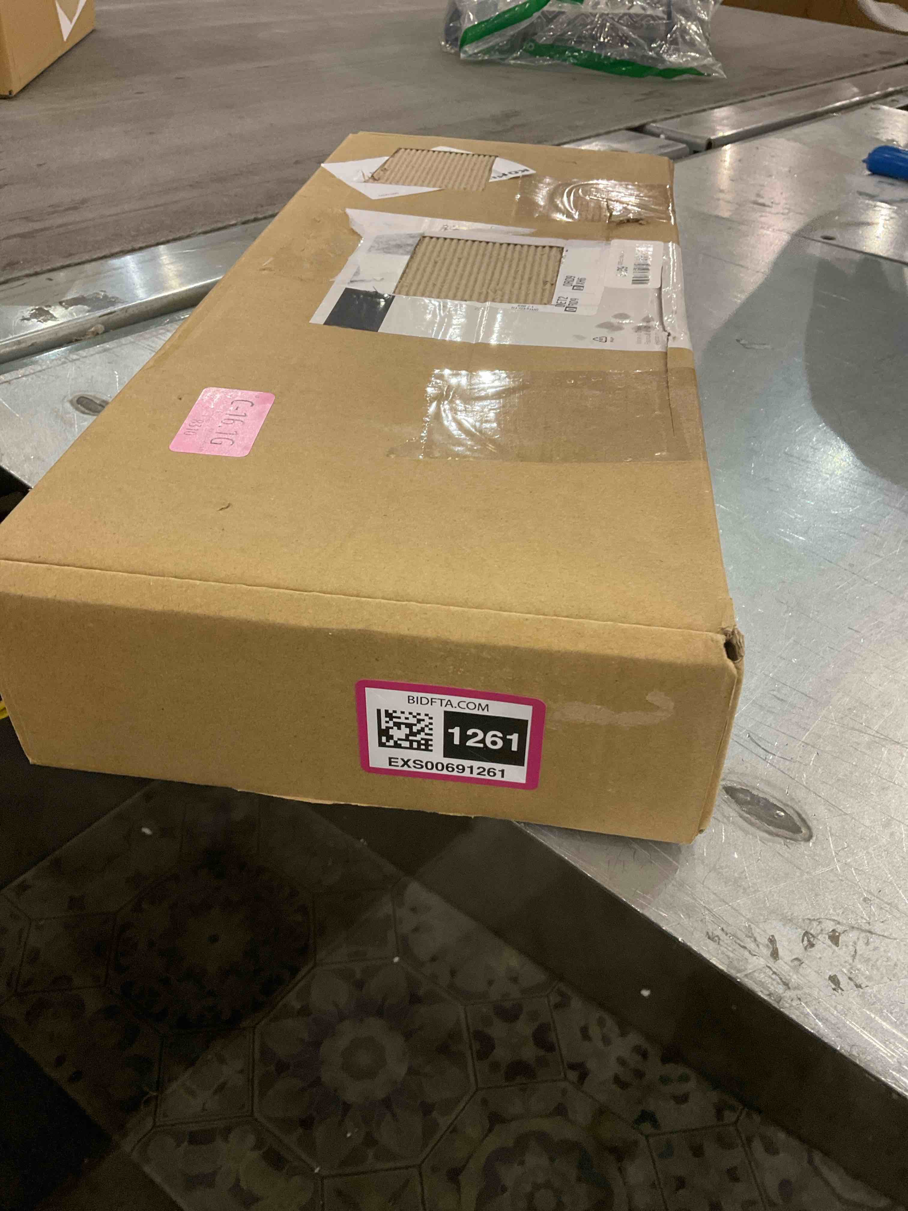 https://s3.amazonaws.com/lotting-images-prod/bidfta/EXS00691261_1698067762548.jpeg