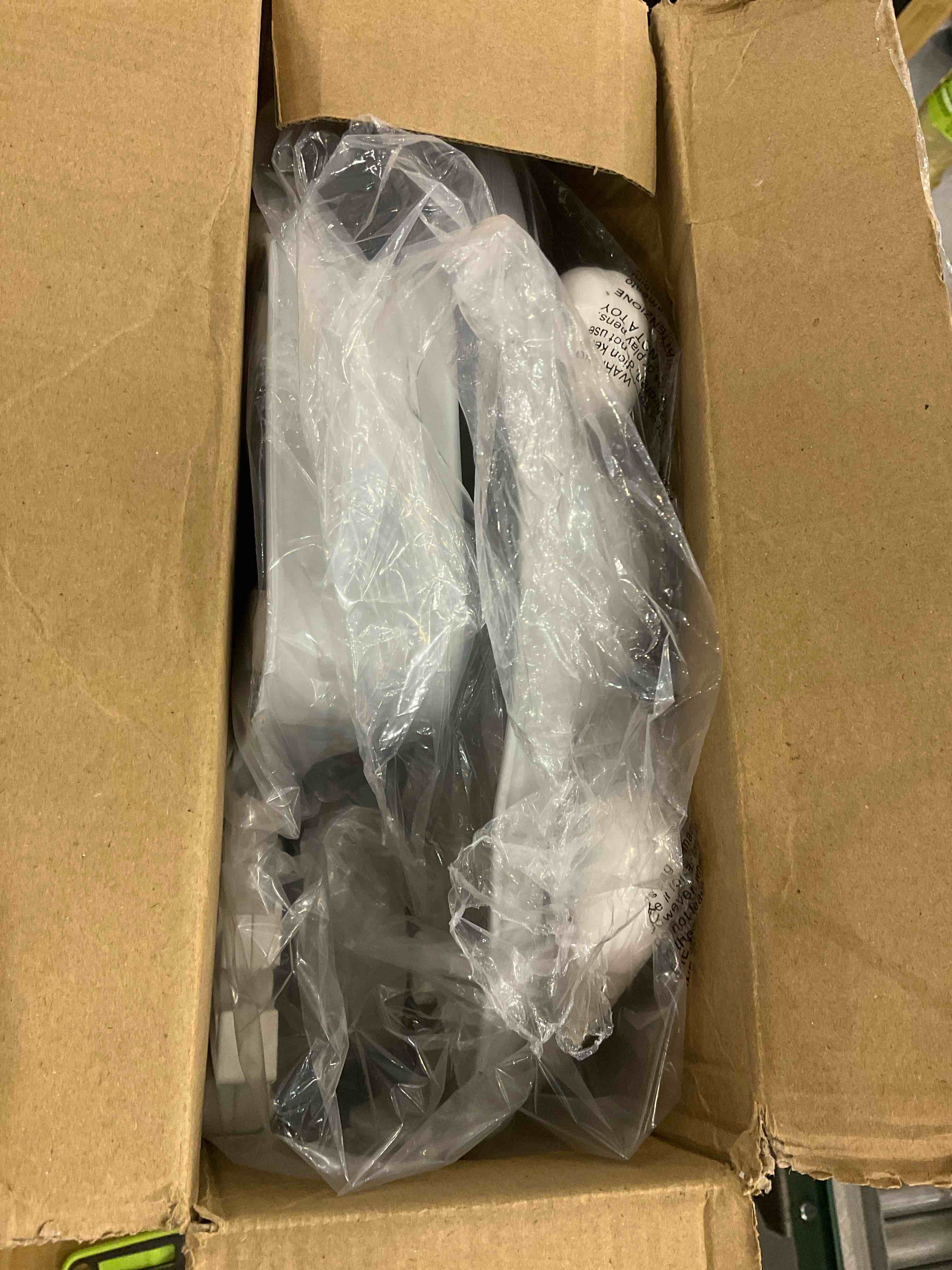 https://s3.amazonaws.com/lotting-images-prod/bidfta/EXS00691644_1697723629180.jpeg