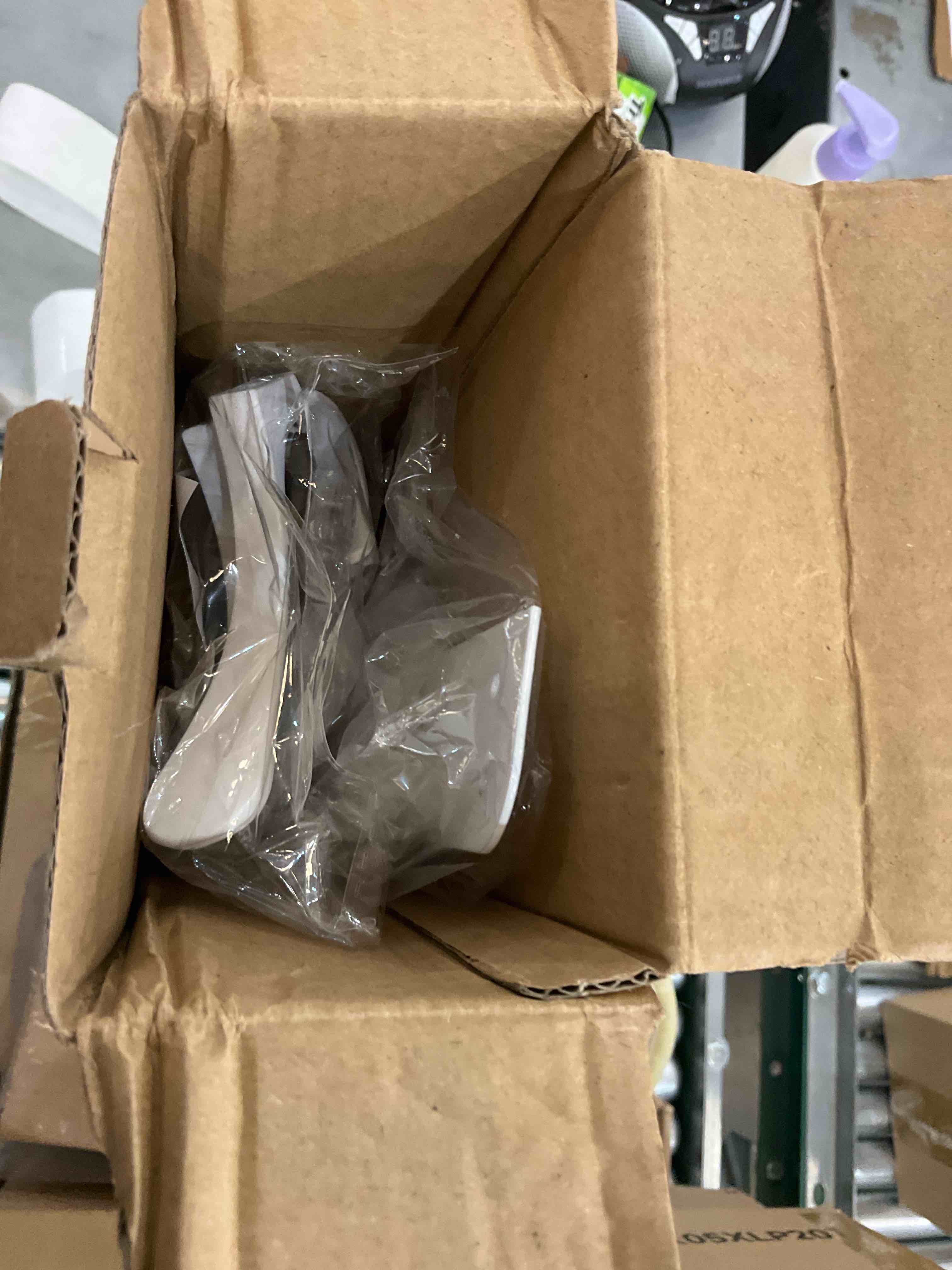 https://s3.amazonaws.com/lotting-images-prod/bidfta/EXS00691783_1697817177260.jpeg