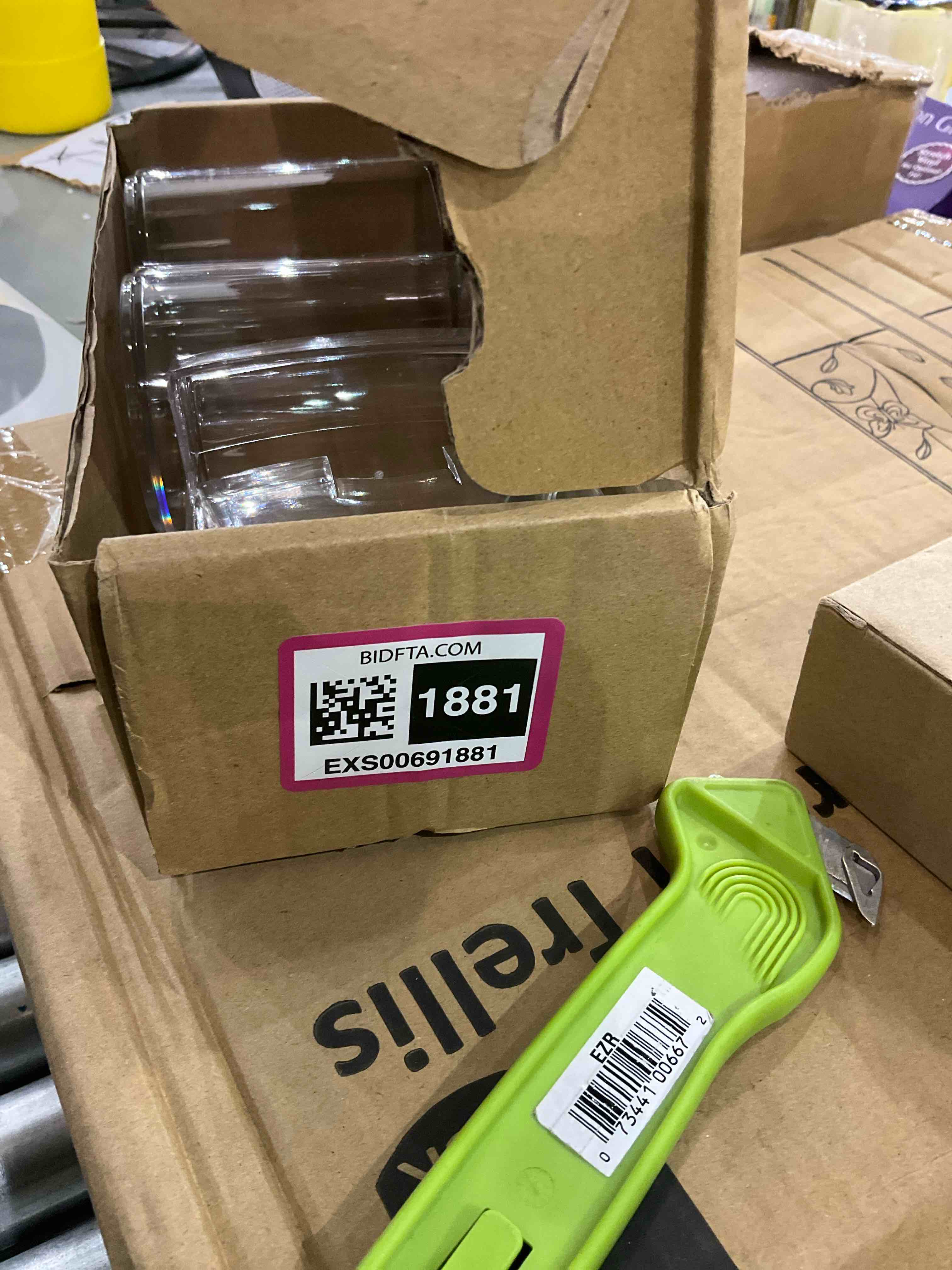 https://s3.amazonaws.com/lotting-images-prod/bidfta/EXS00691881_1698063982951.jpeg