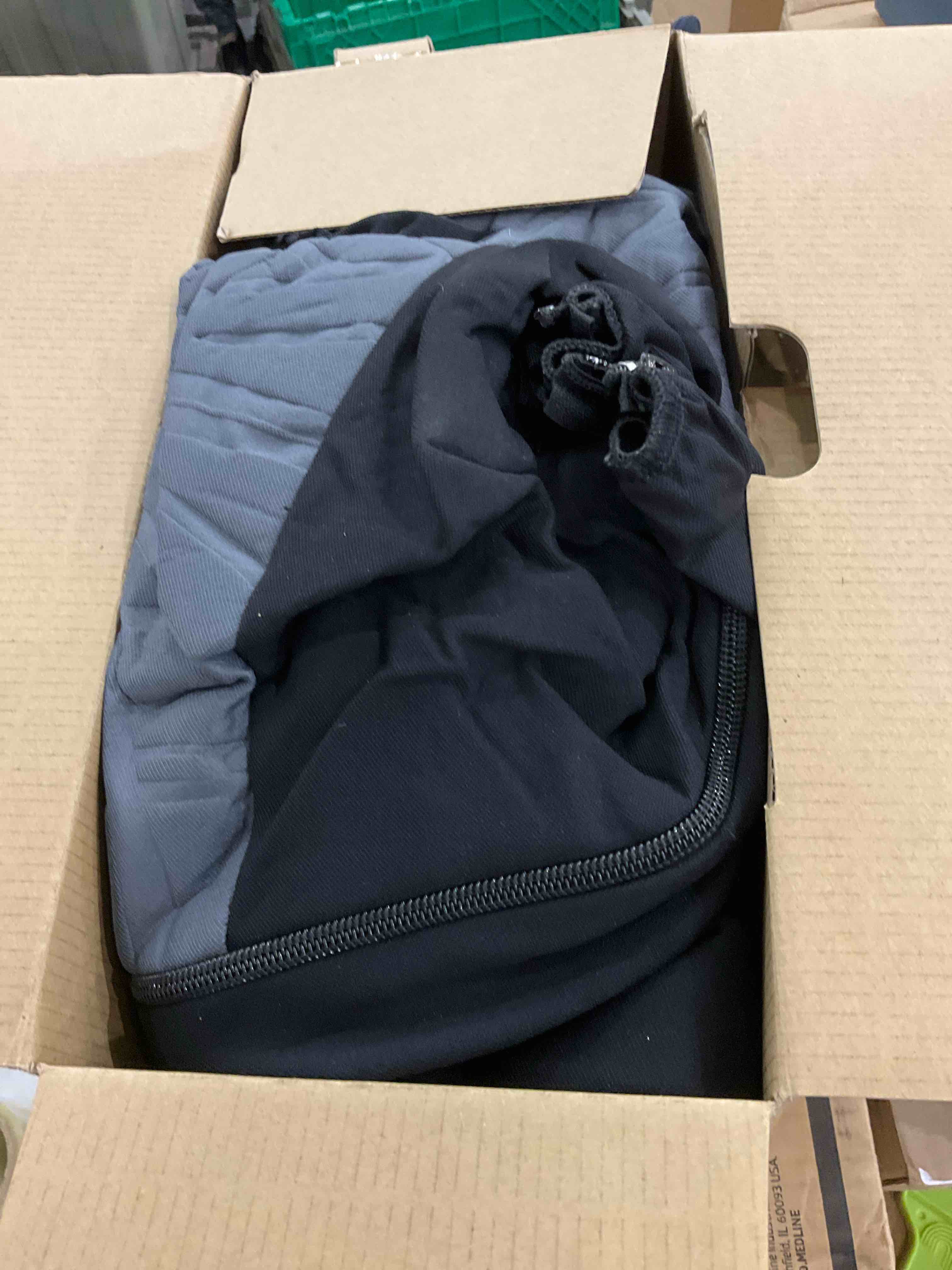 https://s3.amazonaws.com/lotting-images-prod/bidfta/EXS00691902_1698071590484.jpeg