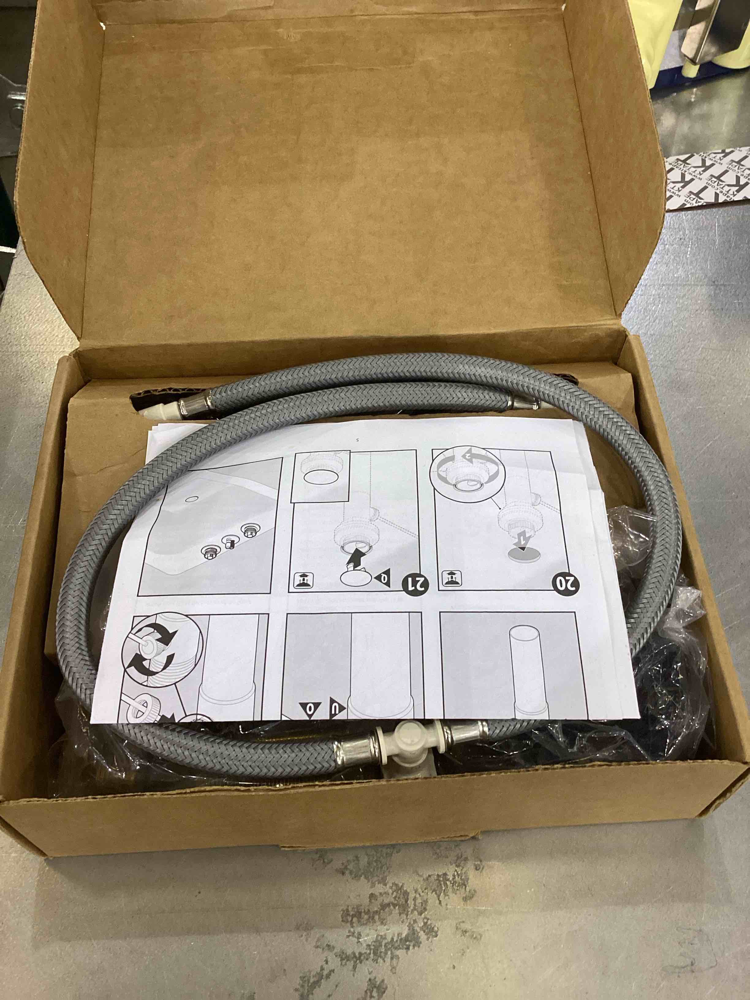 https://s3.amazonaws.com/lotting-images-prod/bidfta/EXS00692562_1697568770770.jpeg