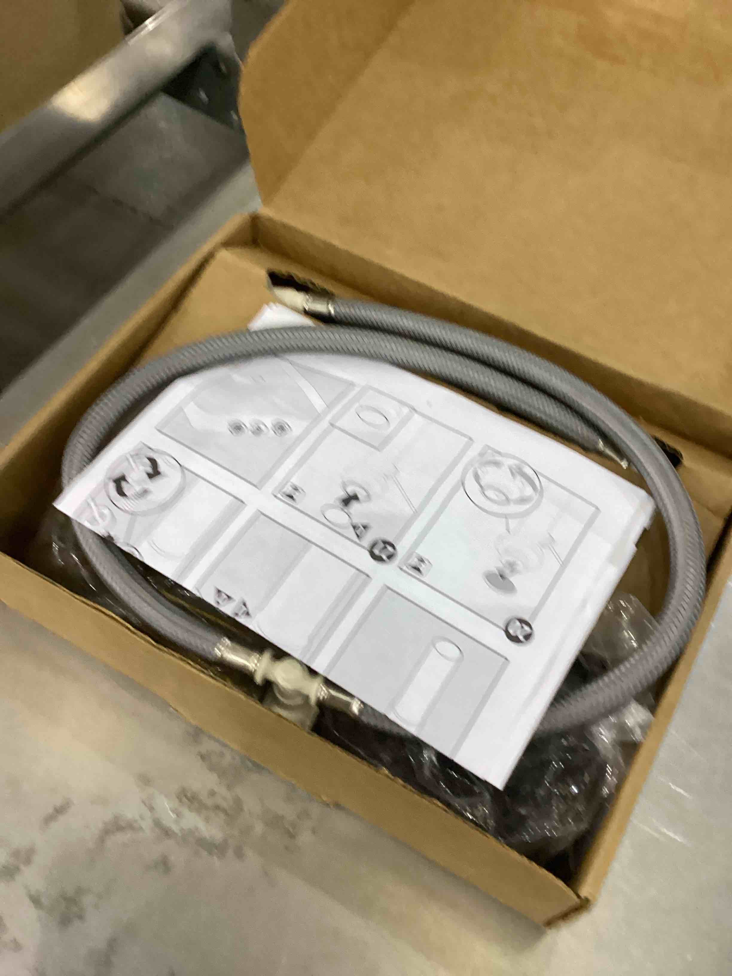 https://s3.amazonaws.com/lotting-images-prod/bidfta/EXS00692562_1697568773535.jpeg