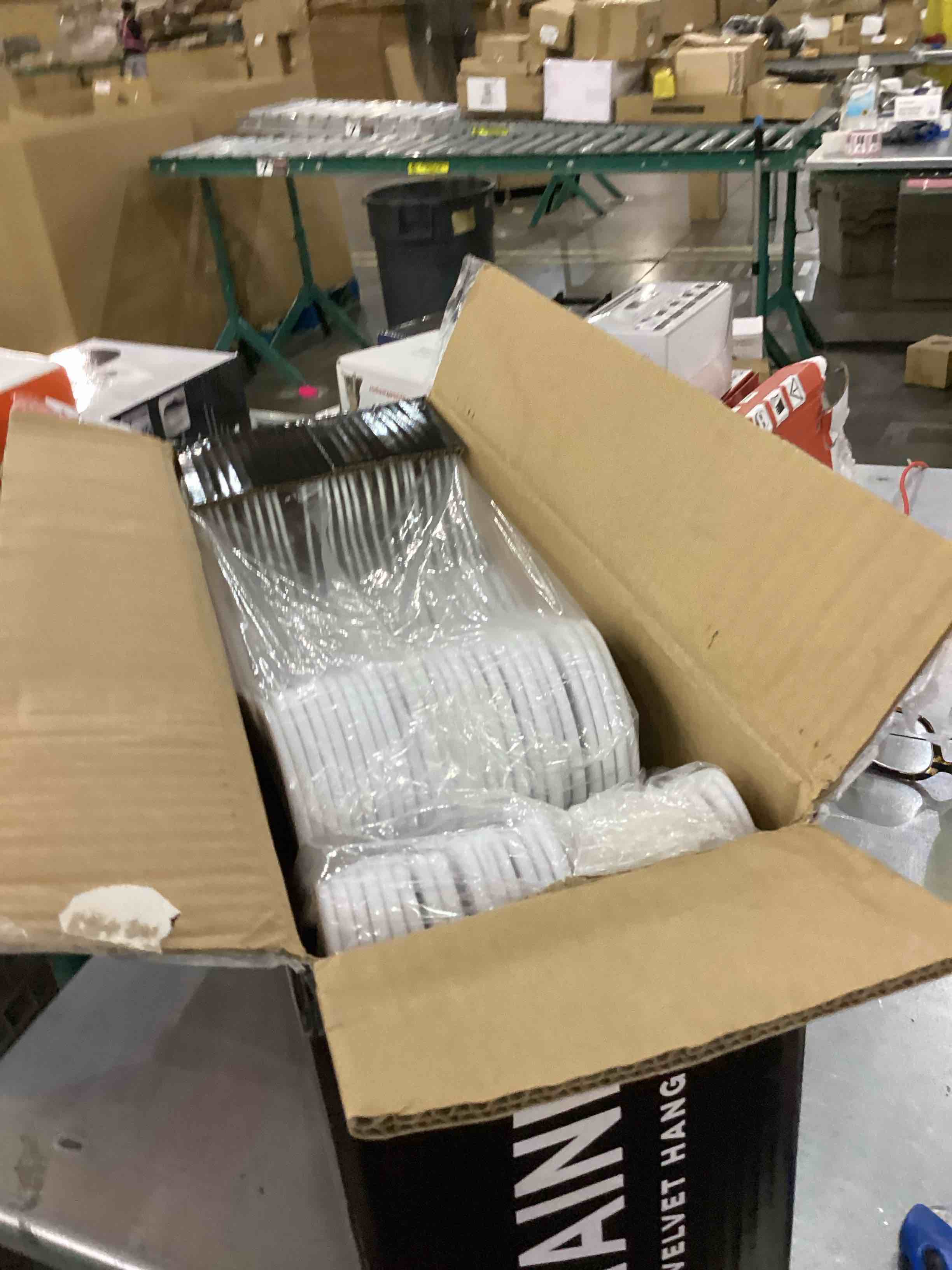 https://s3.amazonaws.com/lotting-images-prod/bidfta/EXS00692908_1697728798025.jpeg