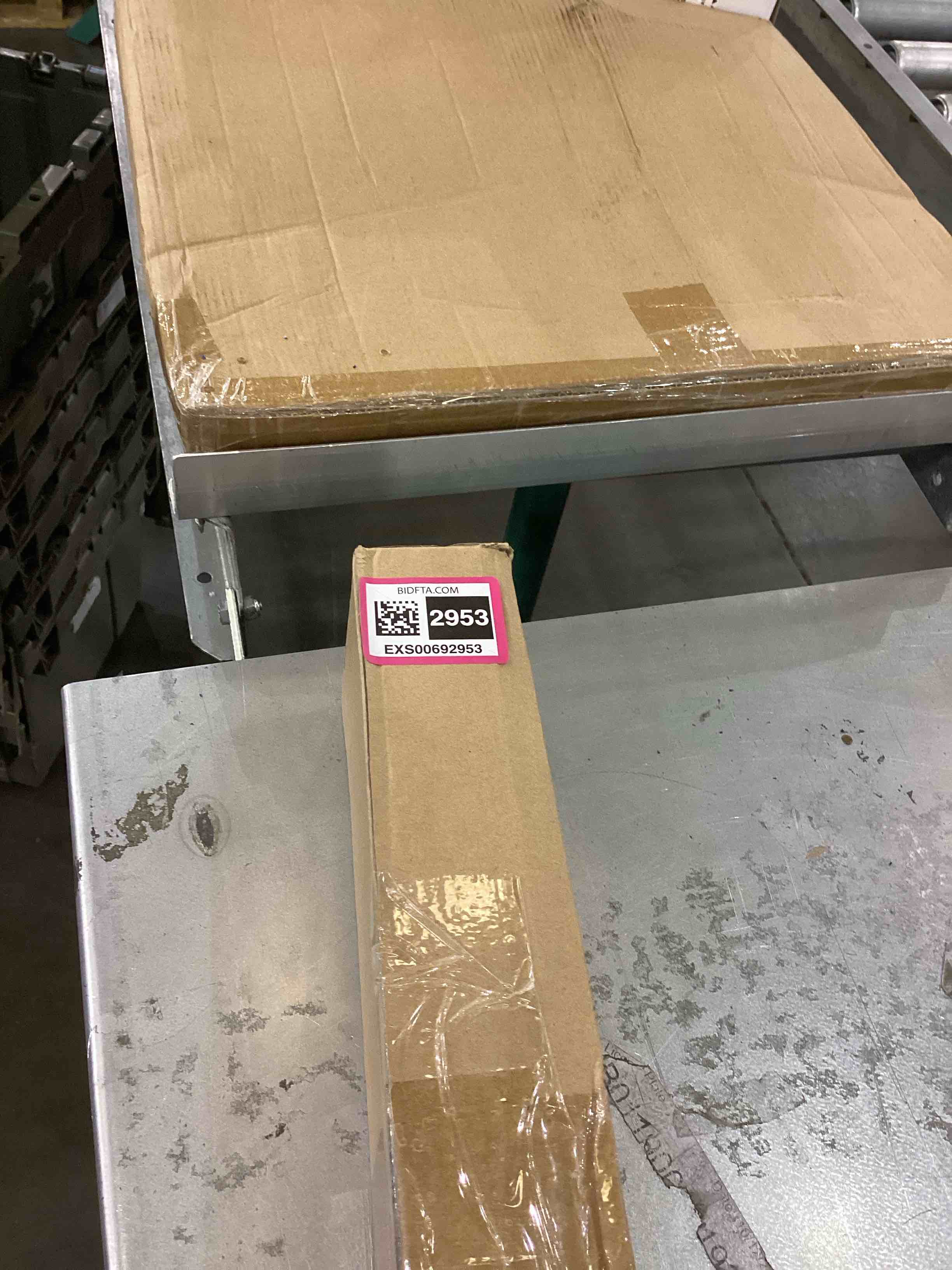 https://s3.amazonaws.com/lotting-images-prod/bidfta/EXS00692953_1697736435234.jpeg