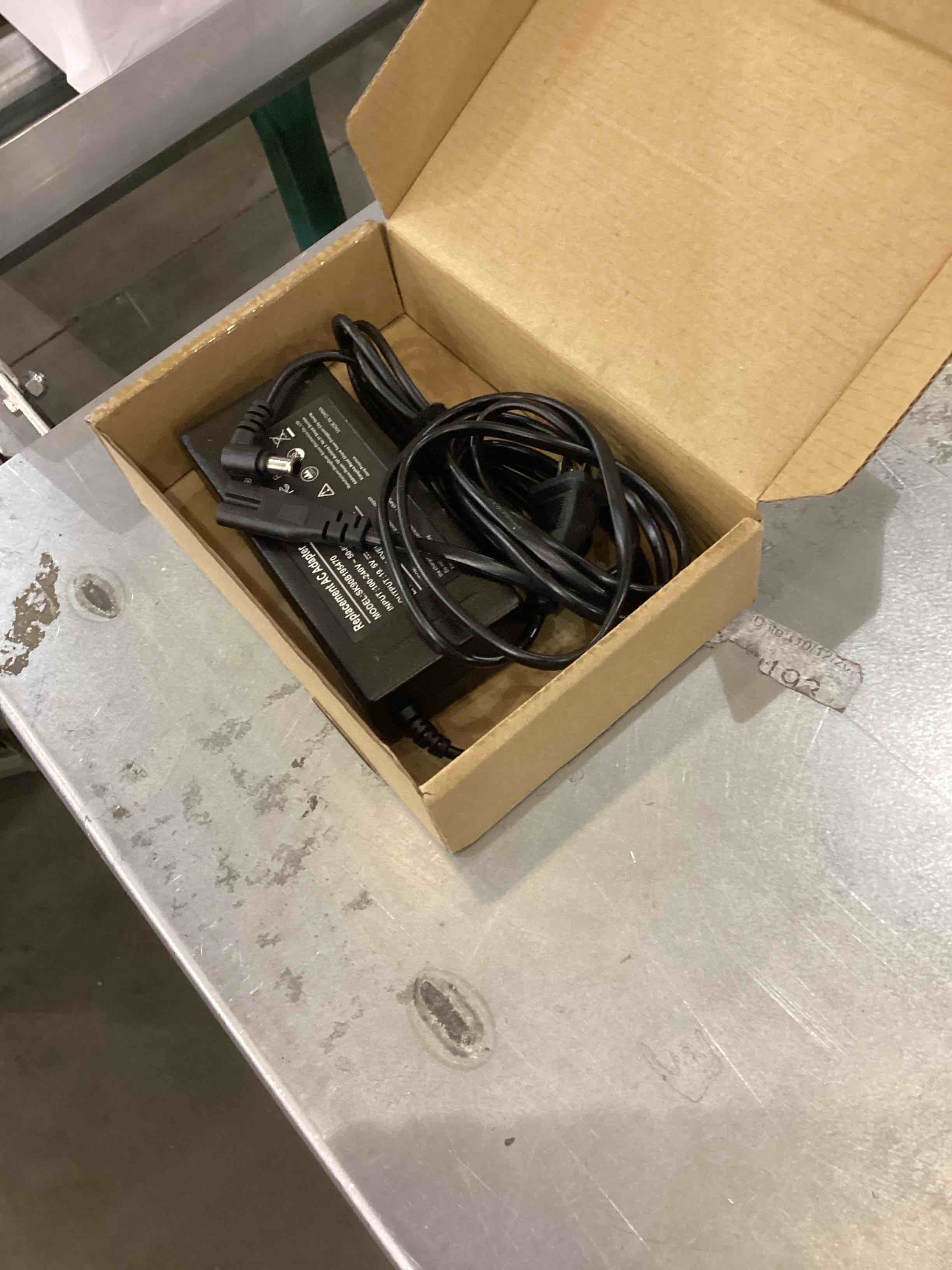 https://s3.amazonaws.com/lotting-images-prod/bidfta/EXS00692959_1697737098789.jpeg