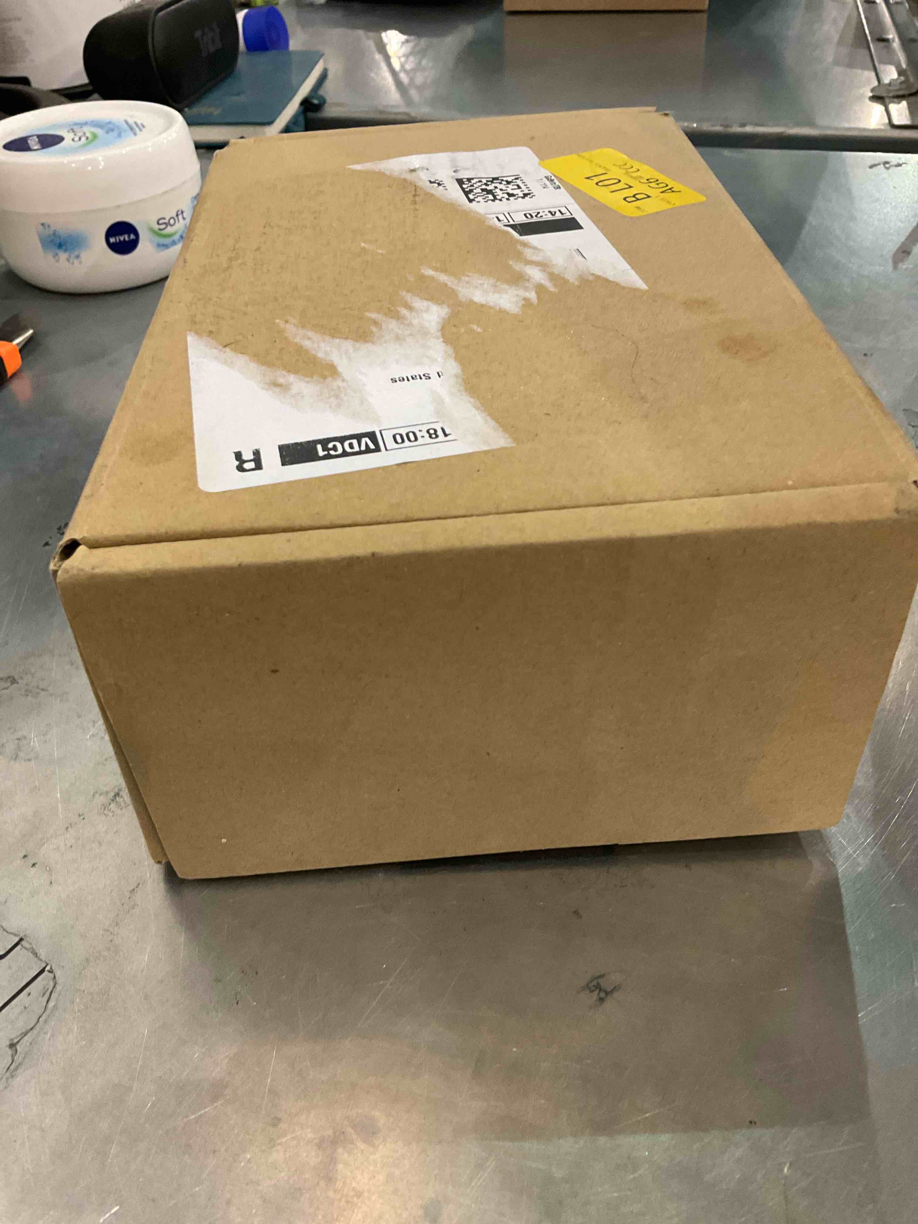 https://s3.amazonaws.com/lotting-images-prod/bidfta/EXS00693818_1697739892630.jpeg