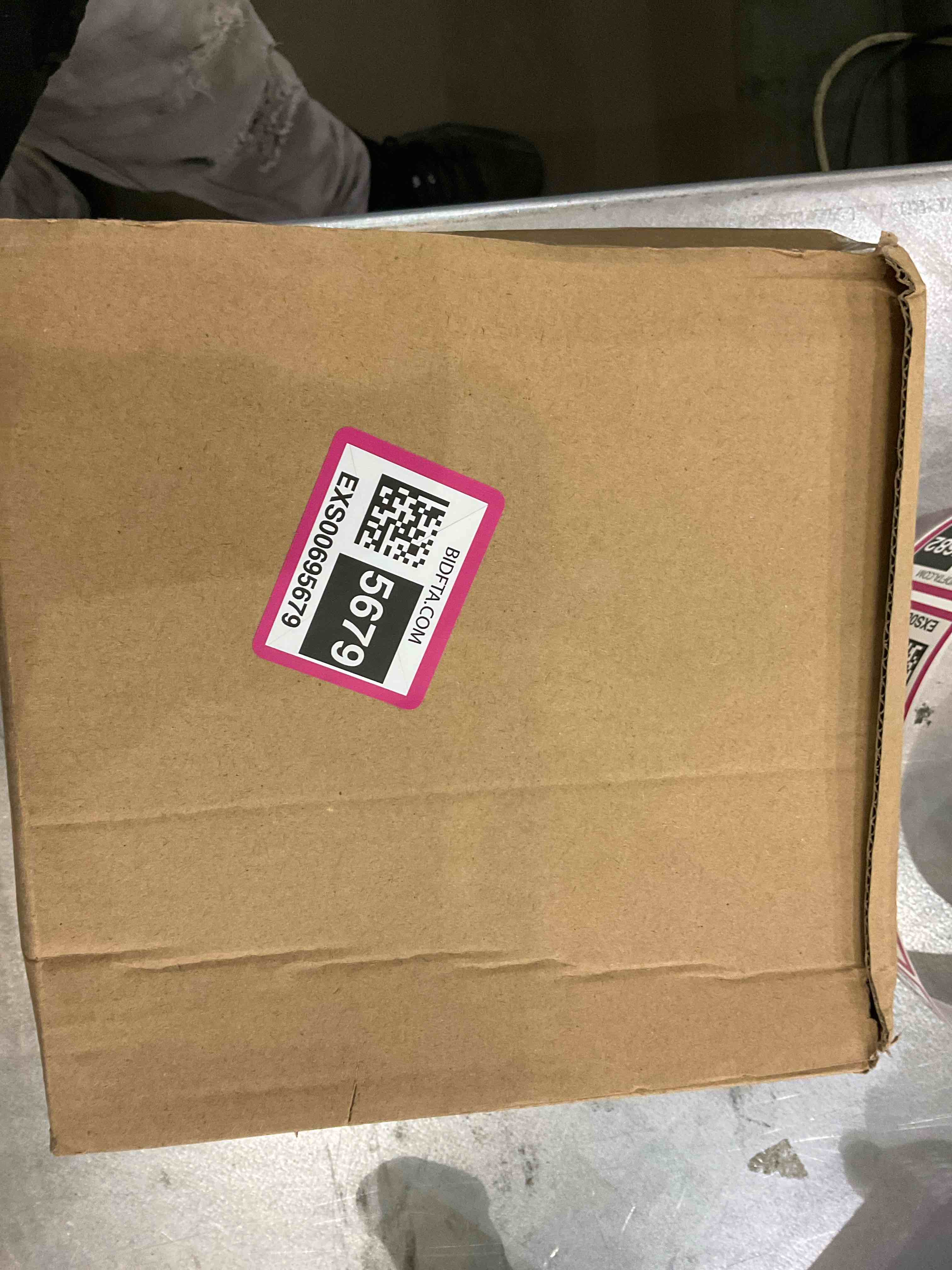 https://s3.amazonaws.com/lotting-images-prod/bidfta/EXS00695679_1697725847115.jpeg