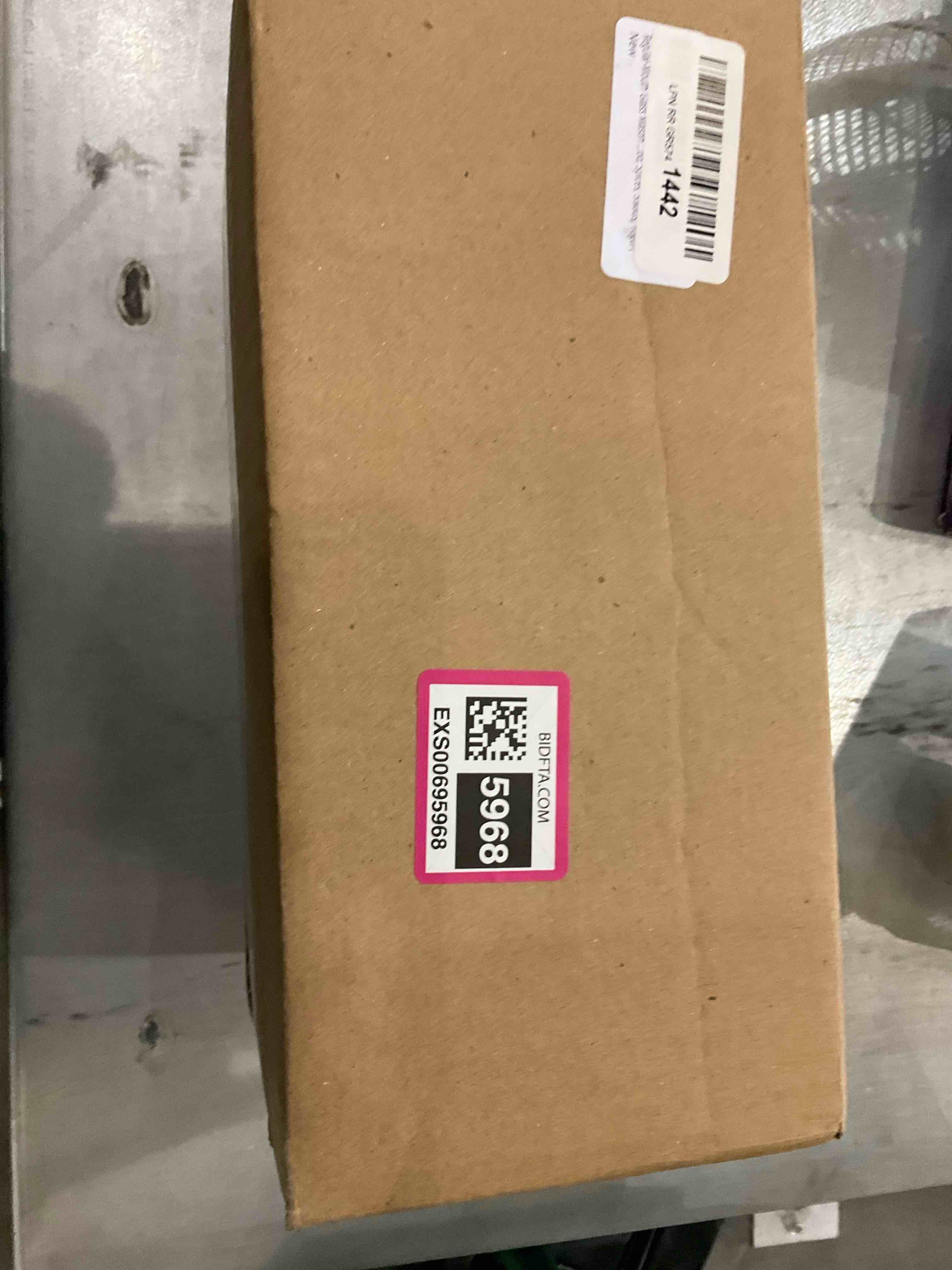 https://s3.amazonaws.com/lotting-images-prod/bidfta/EXS00695968_1698071927058.jpeg