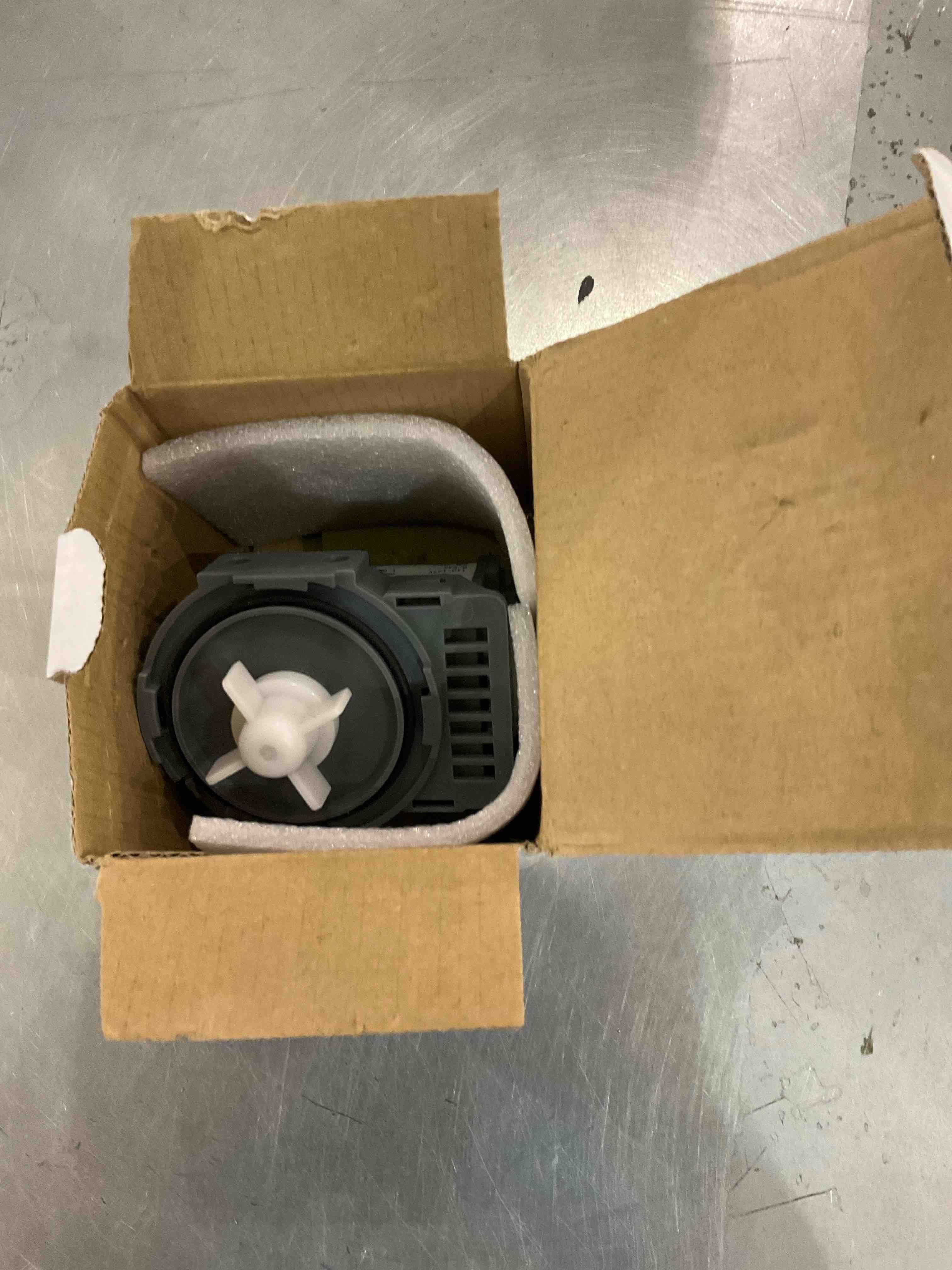 https://s3.amazonaws.com/lotting-images-prod/bidfta/EXS00697243_1698060179874.jpeg