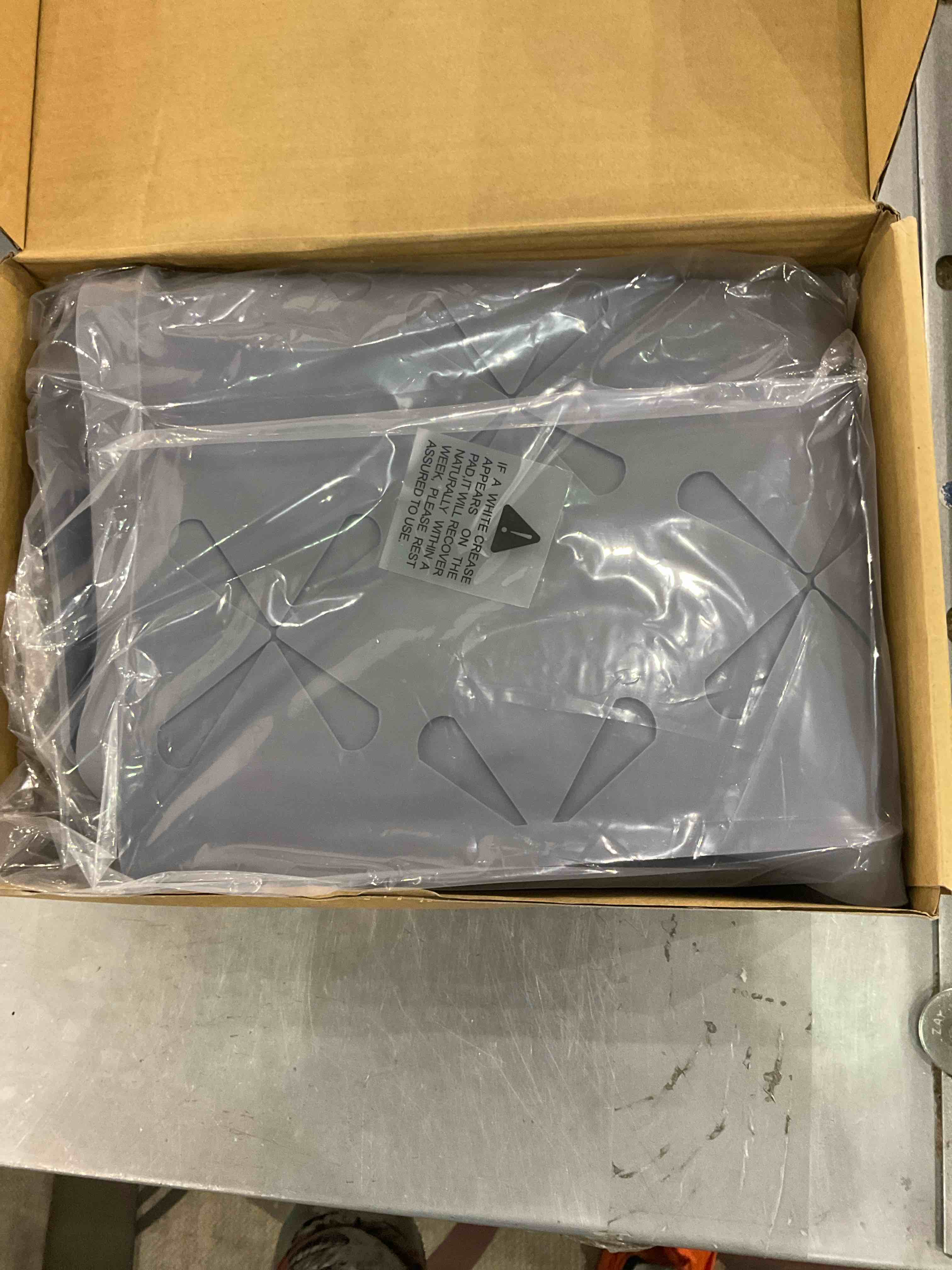 https://s3.amazonaws.com/lotting-images-prod/bidfta/EXS00697247_1698060544933.jpeg