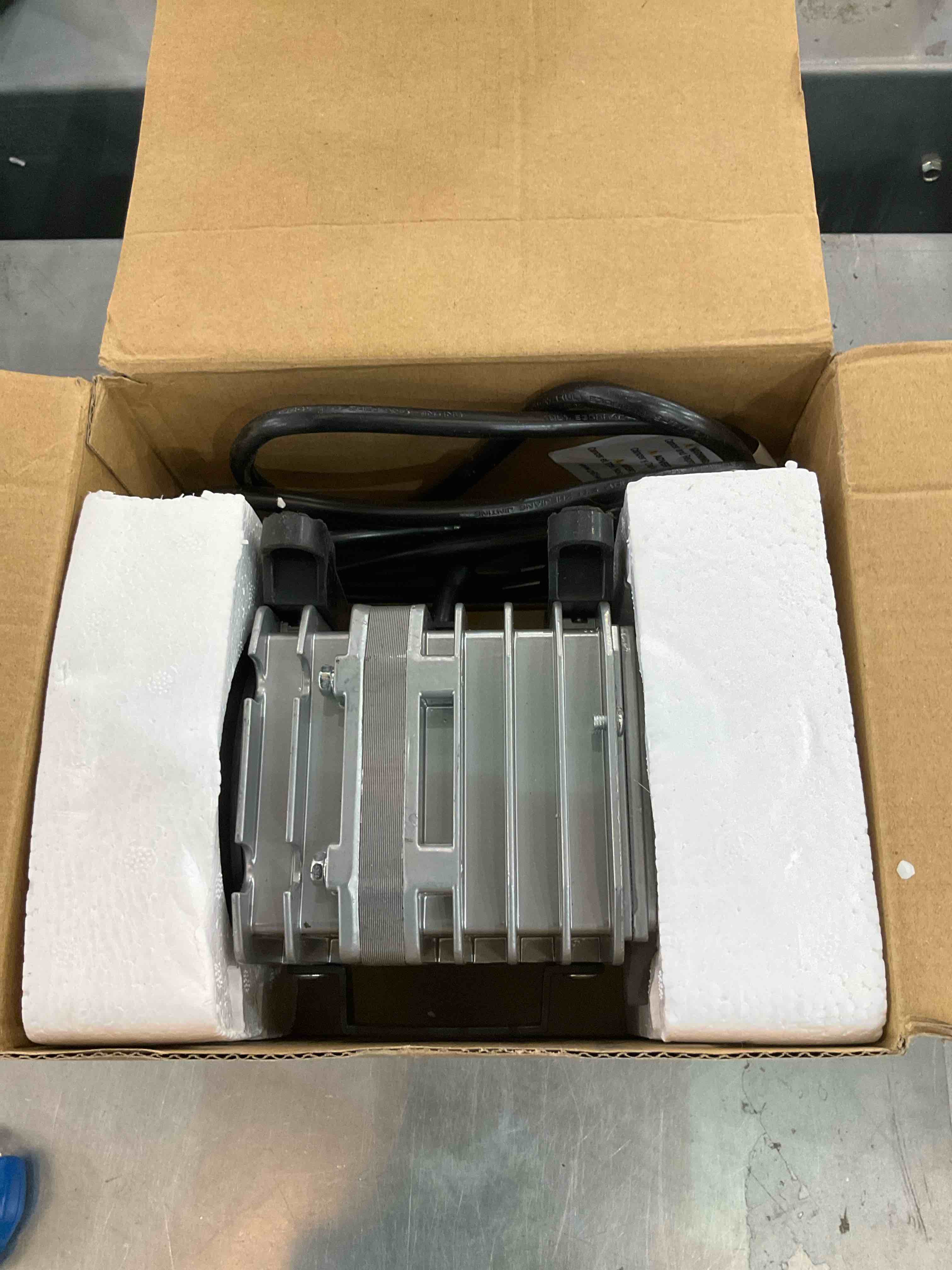 https://s3.amazonaws.com/lotting-images-prod/bidfta/EXS00697388_1698081374951.jpeg