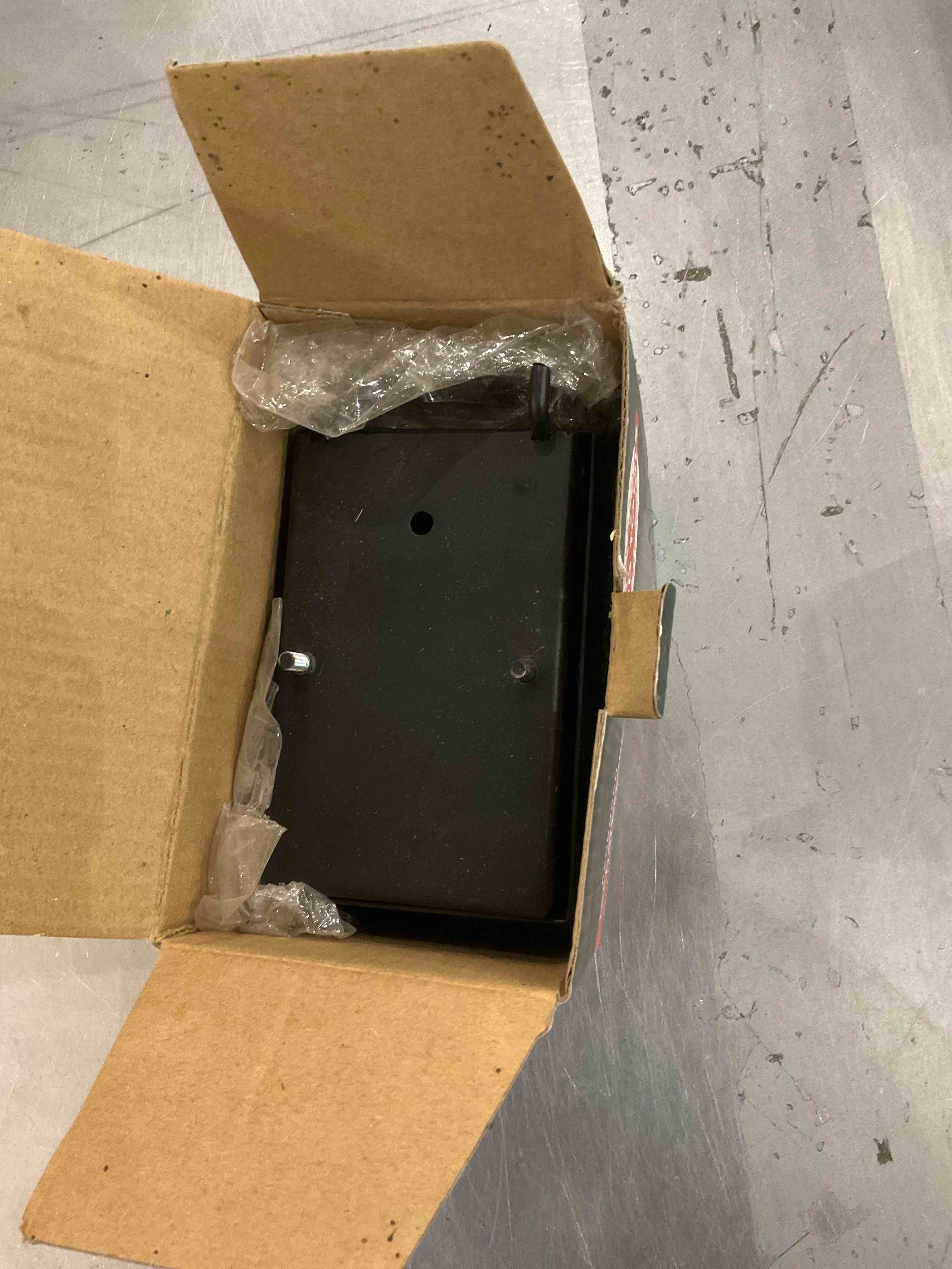 https://s3.amazonaws.com/lotting-images-prod/bidfta/EXS00697822_1697730144615.jpeg