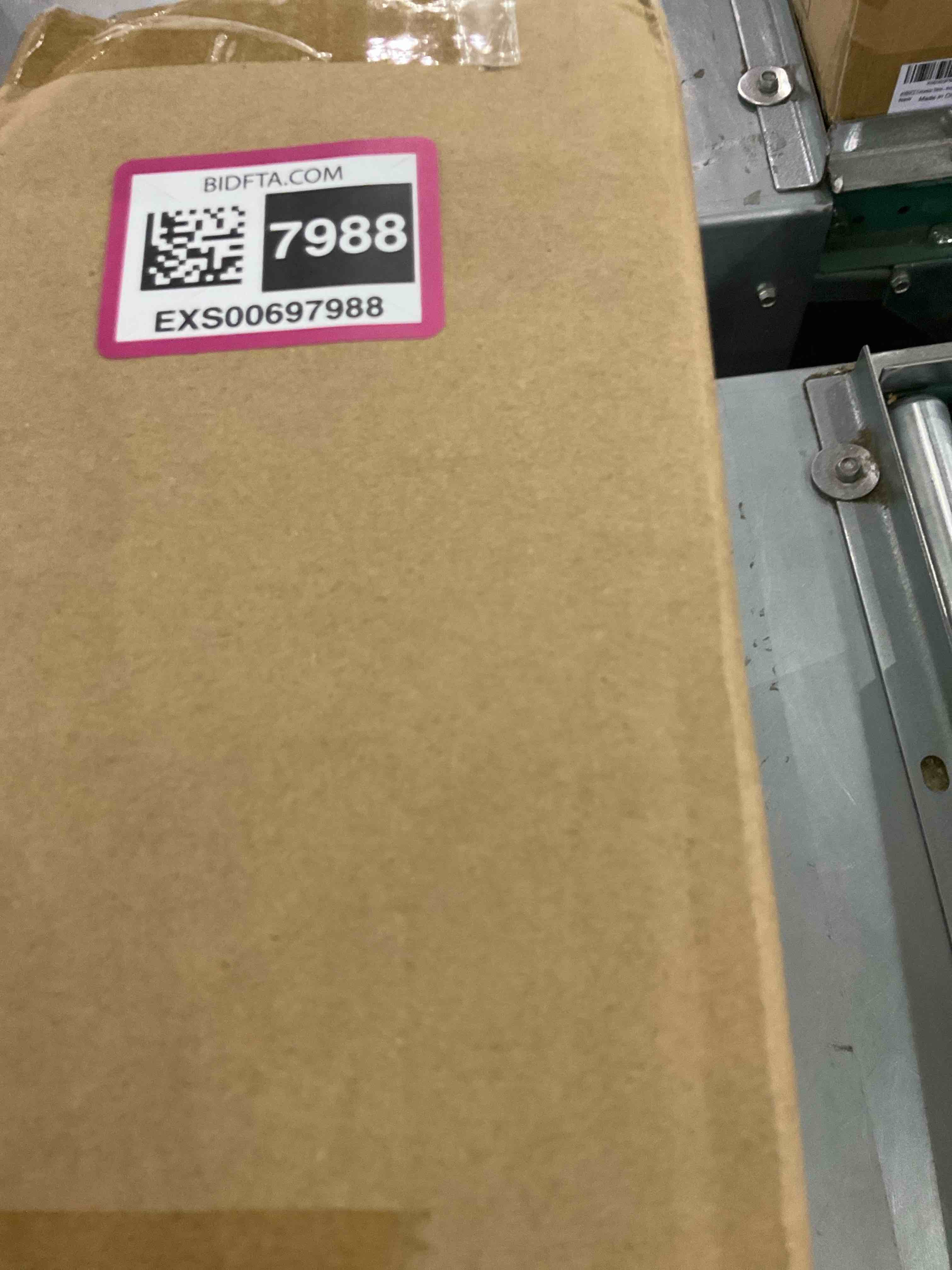 https://s3.amazonaws.com/lotting-images-prod/bidfta/EXS00697988_1697801194881.jpeg