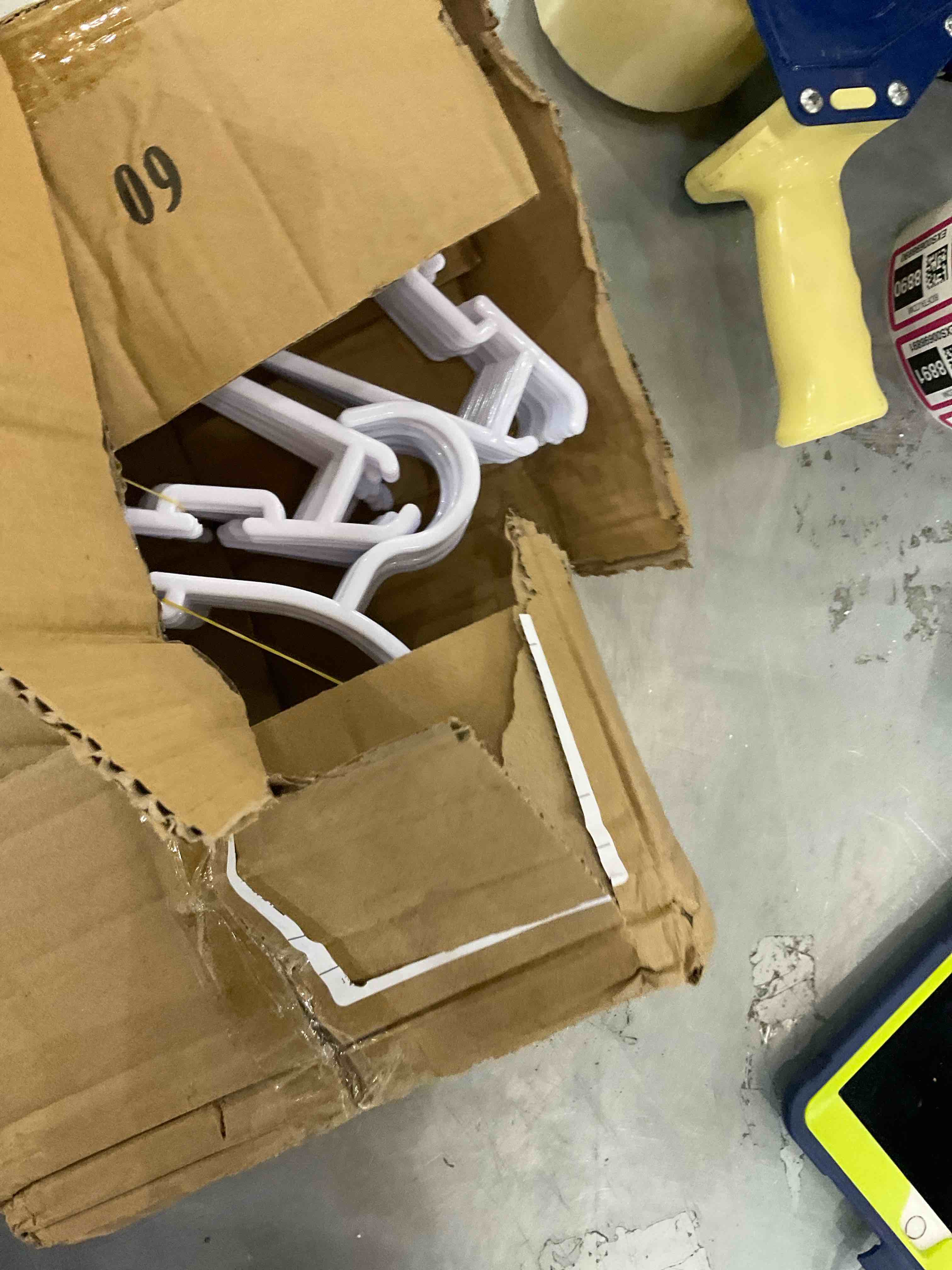 https://s3.amazonaws.com/lotting-images-prod/bidfta/EXS00698889_1697826383598.jpeg