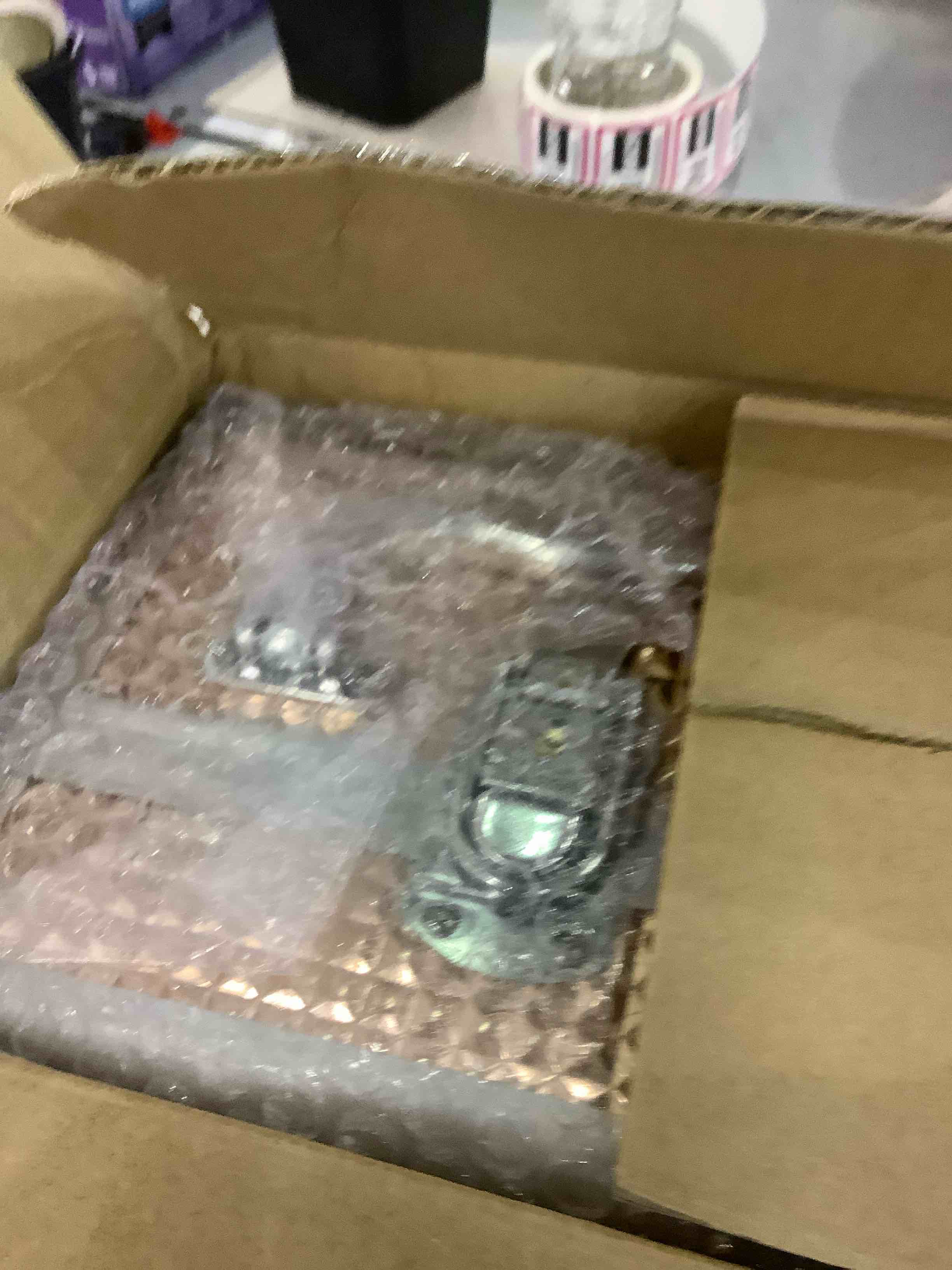 https://s3.amazonaws.com/lotting-images-prod/bidfta/EXS00699181_1697716992029.jpeg