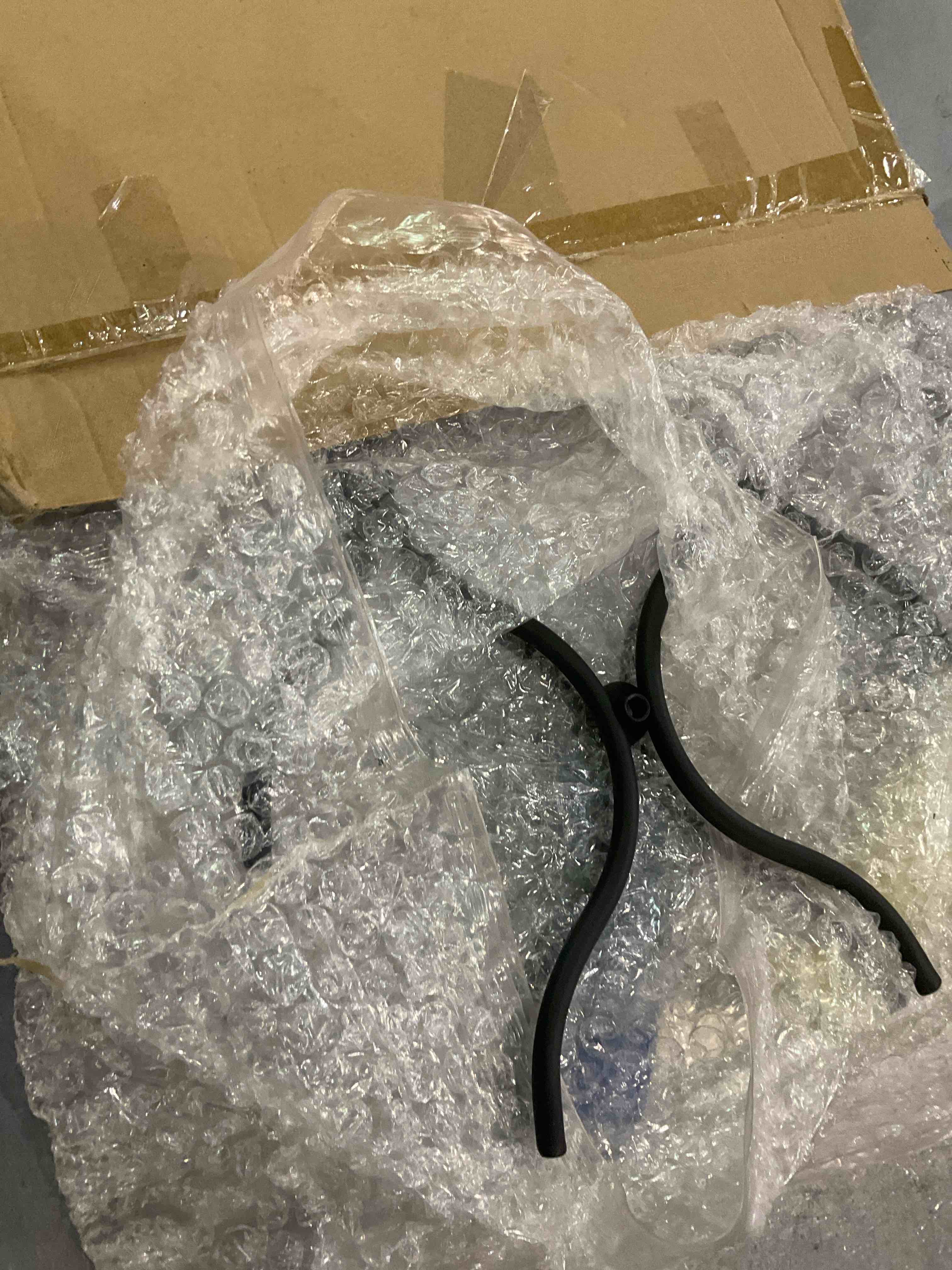 https://s3.amazonaws.com/lotting-images-prod/bidfta/EXS00703926_1708604911937.jpeg