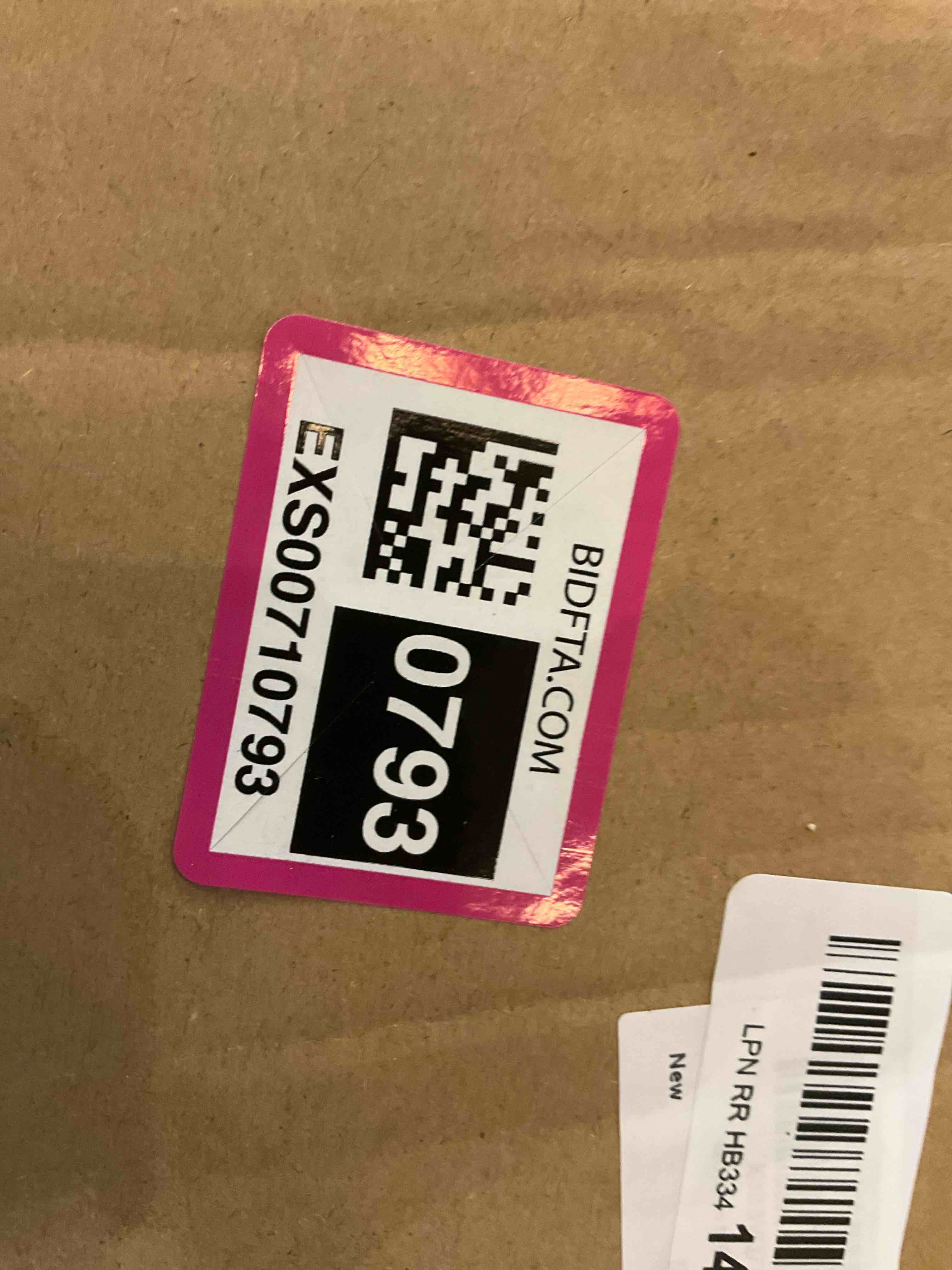 https://s3.amazonaws.com/lotting-images-prod/bidfta/EXS00710793_1702576123003.jpeg