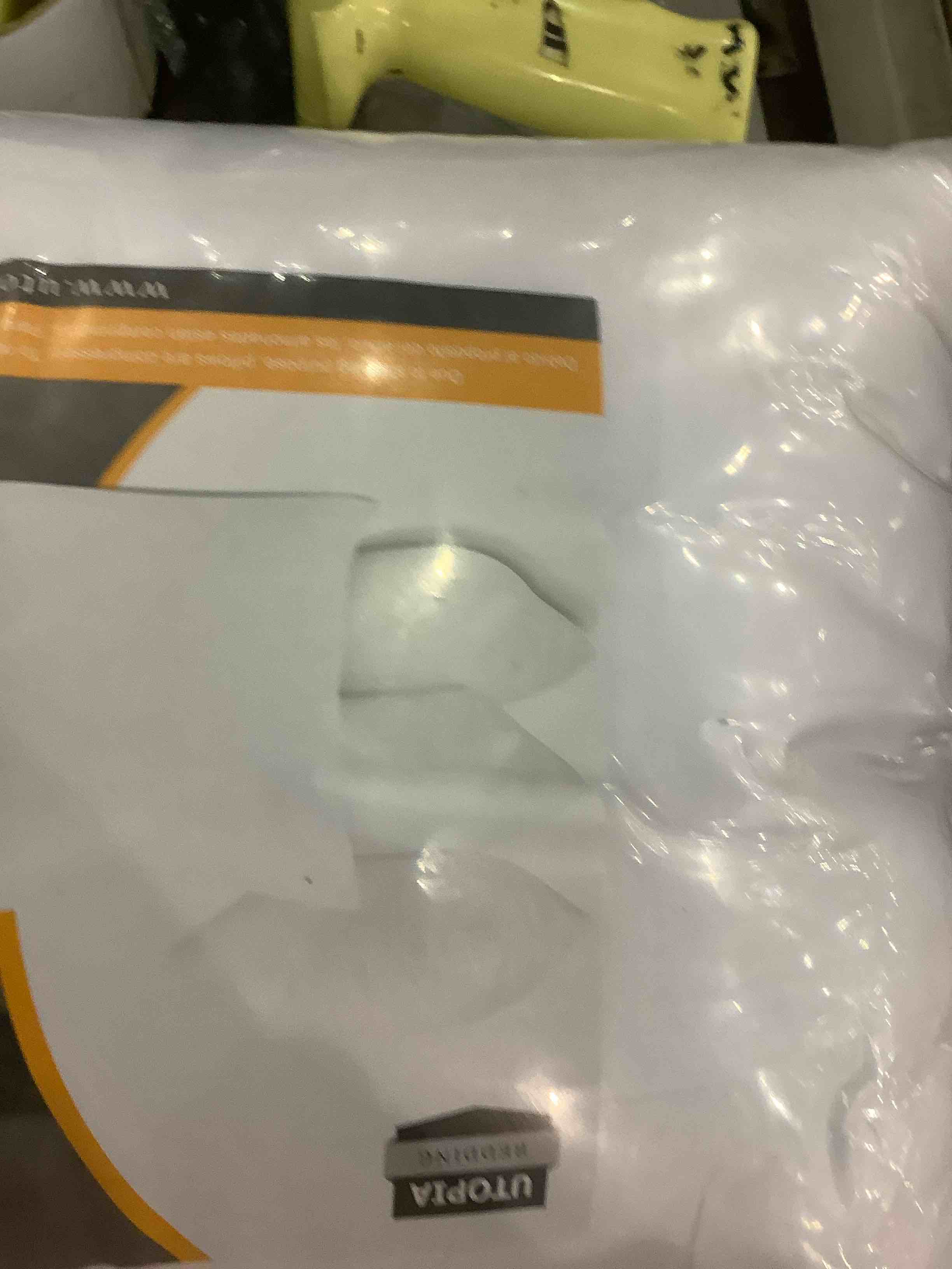 https://s3.amazonaws.com/lotting-images-prod/bidfta/EXS00711206_1702469888925.jpeg