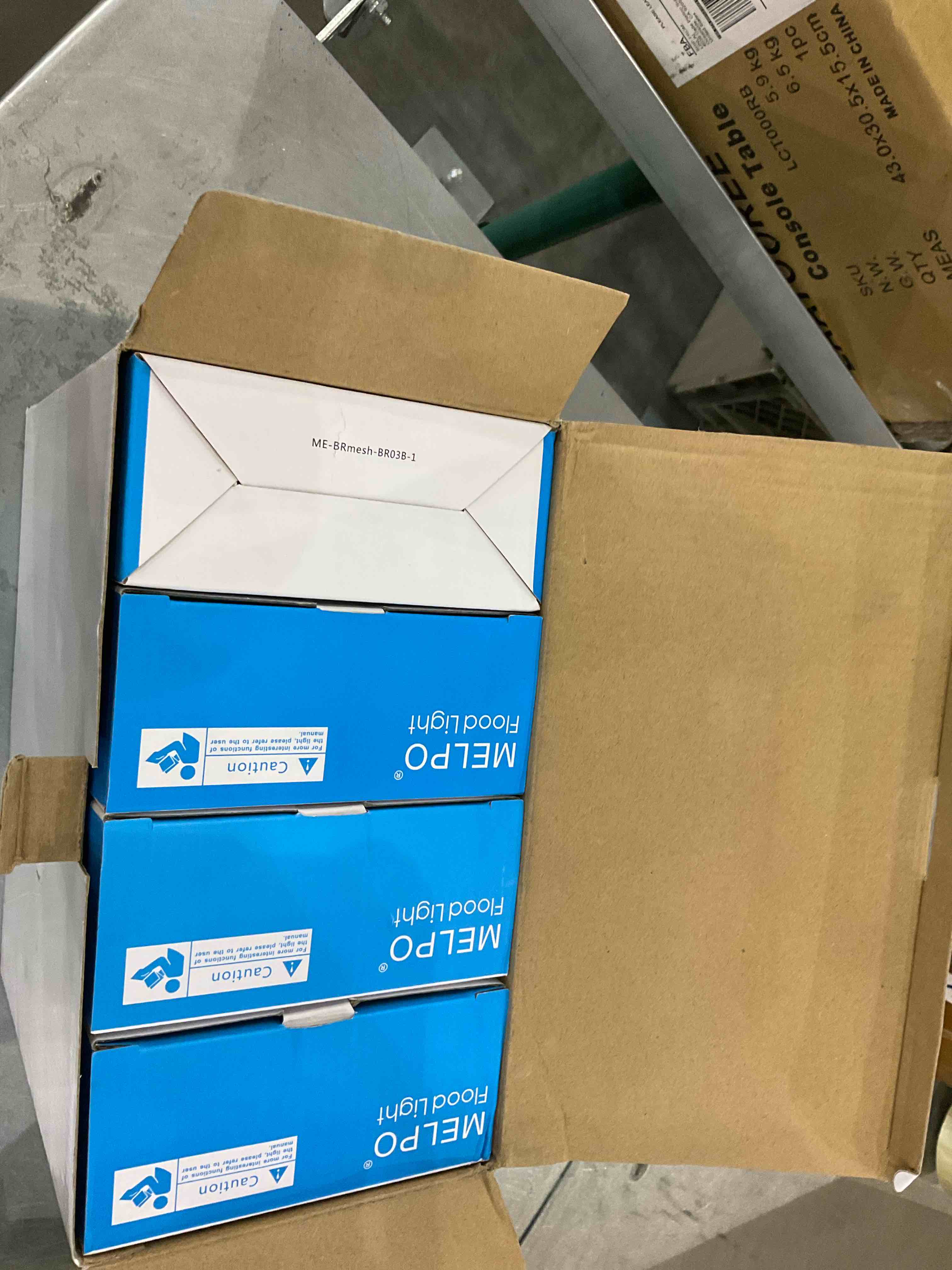 https://s3.amazonaws.com/lotting-images-prod/bidfta/EXS00711542_1702557550503.jpeg