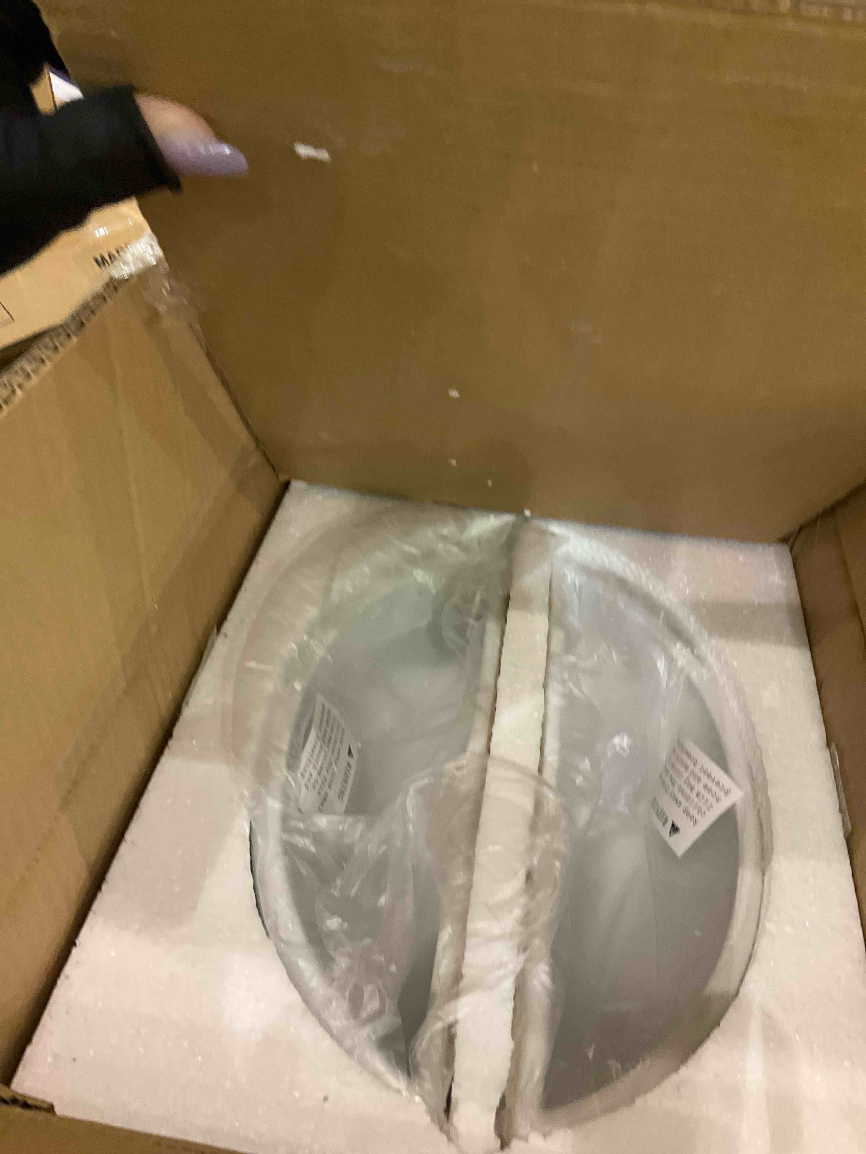 https://s3.amazonaws.com/lotting-images-prod/bidfta/EXS00711555_1702558916559.jpeg