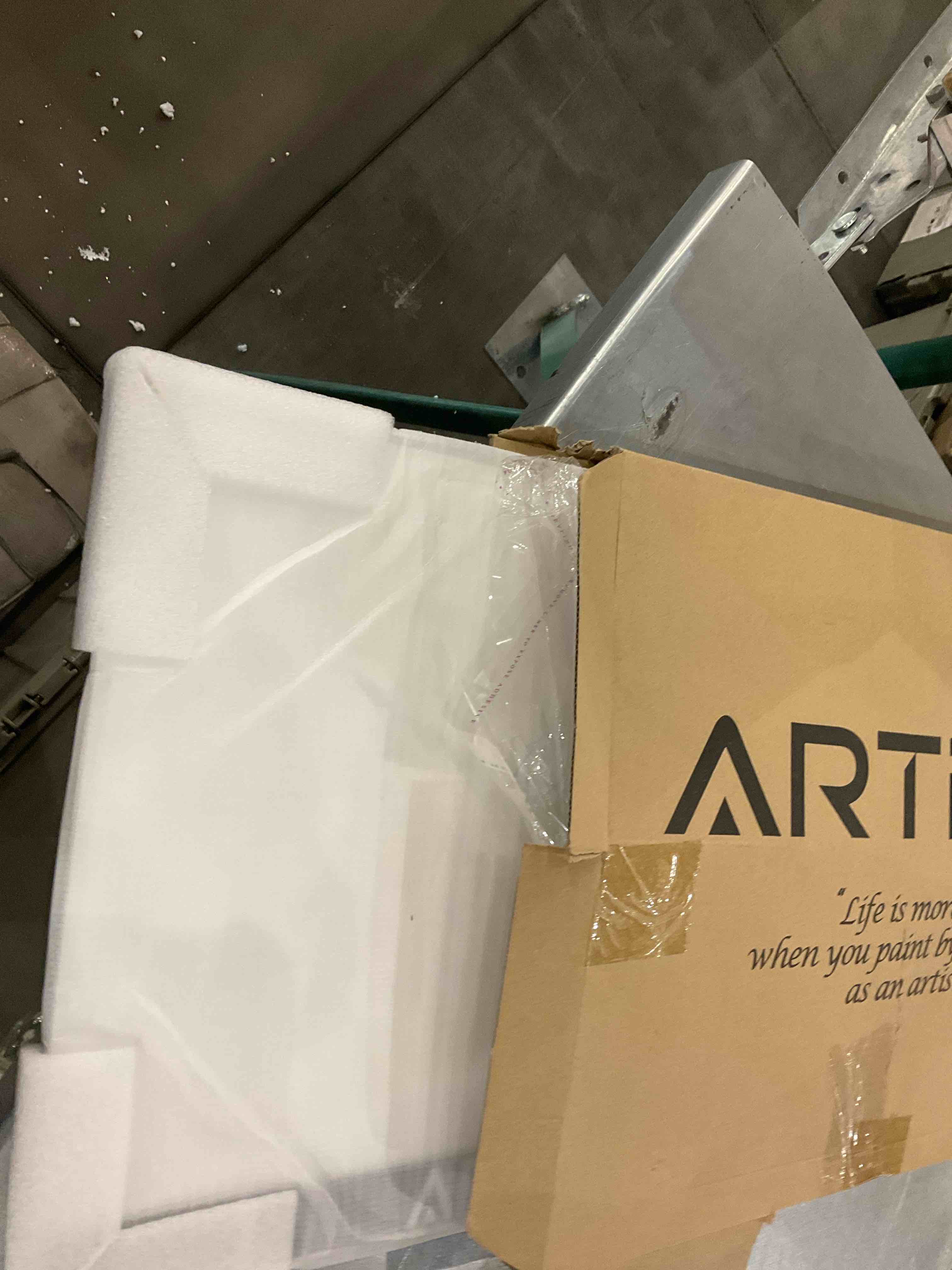 https://s3.amazonaws.com/lotting-images-prod/bidfta/EXS00711558_1702559108280.jpeg