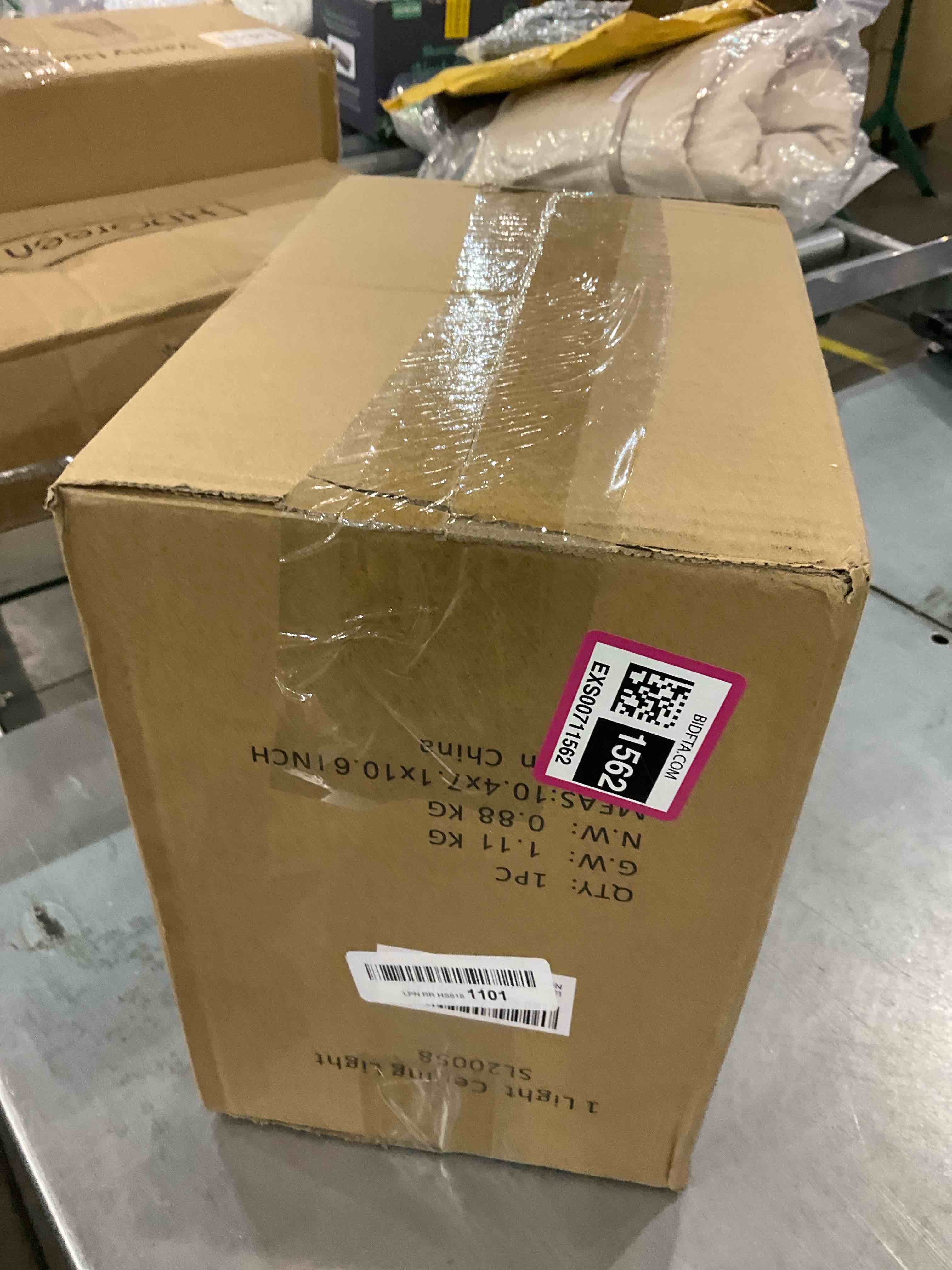 https://s3.amazonaws.com/lotting-images-prod/bidfta/EXS00711562_1702559570672.jpeg