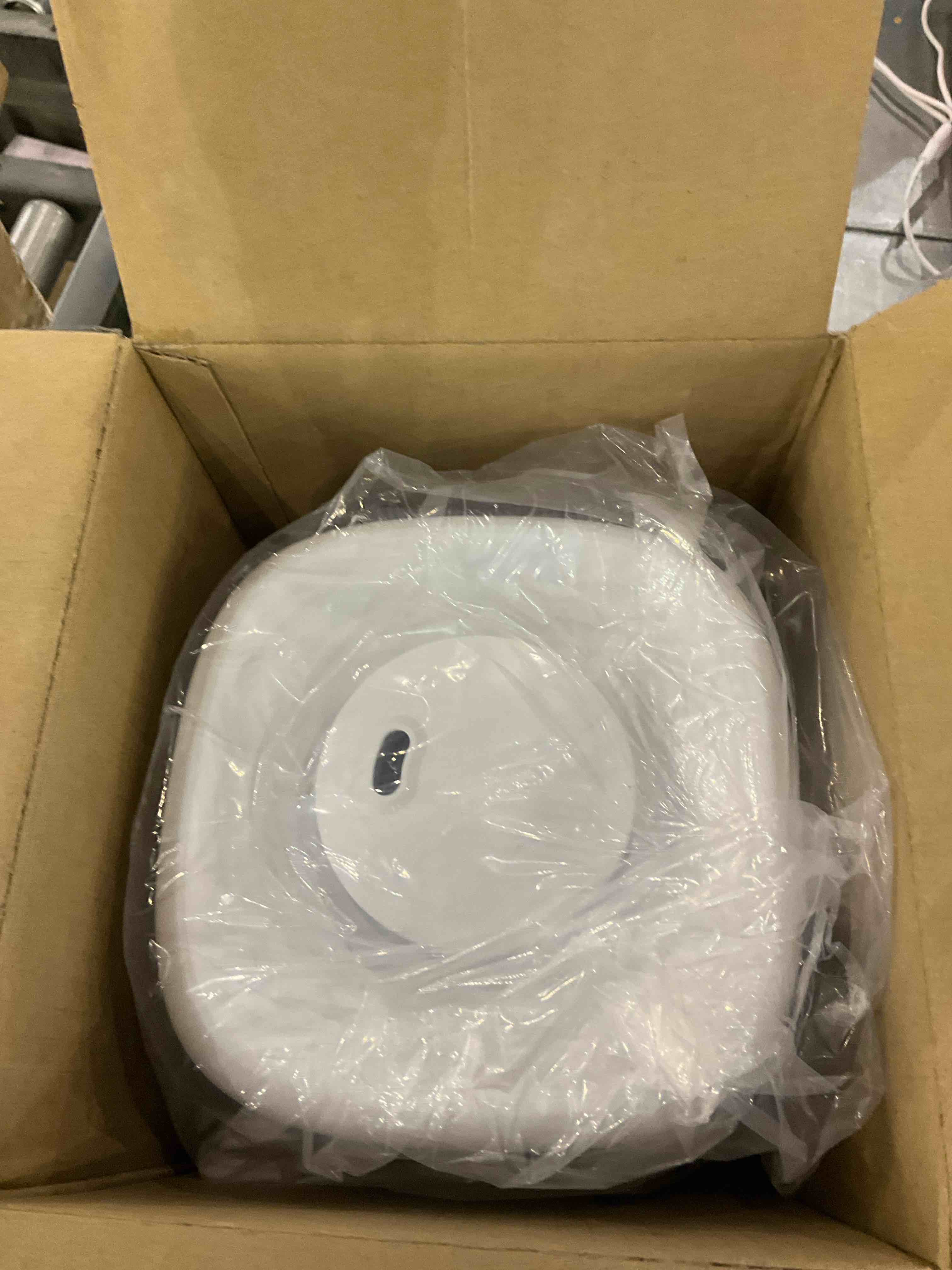 https://s3.amazonaws.com/lotting-images-prod/bidfta/EXS00711753_1702645170106.jpeg