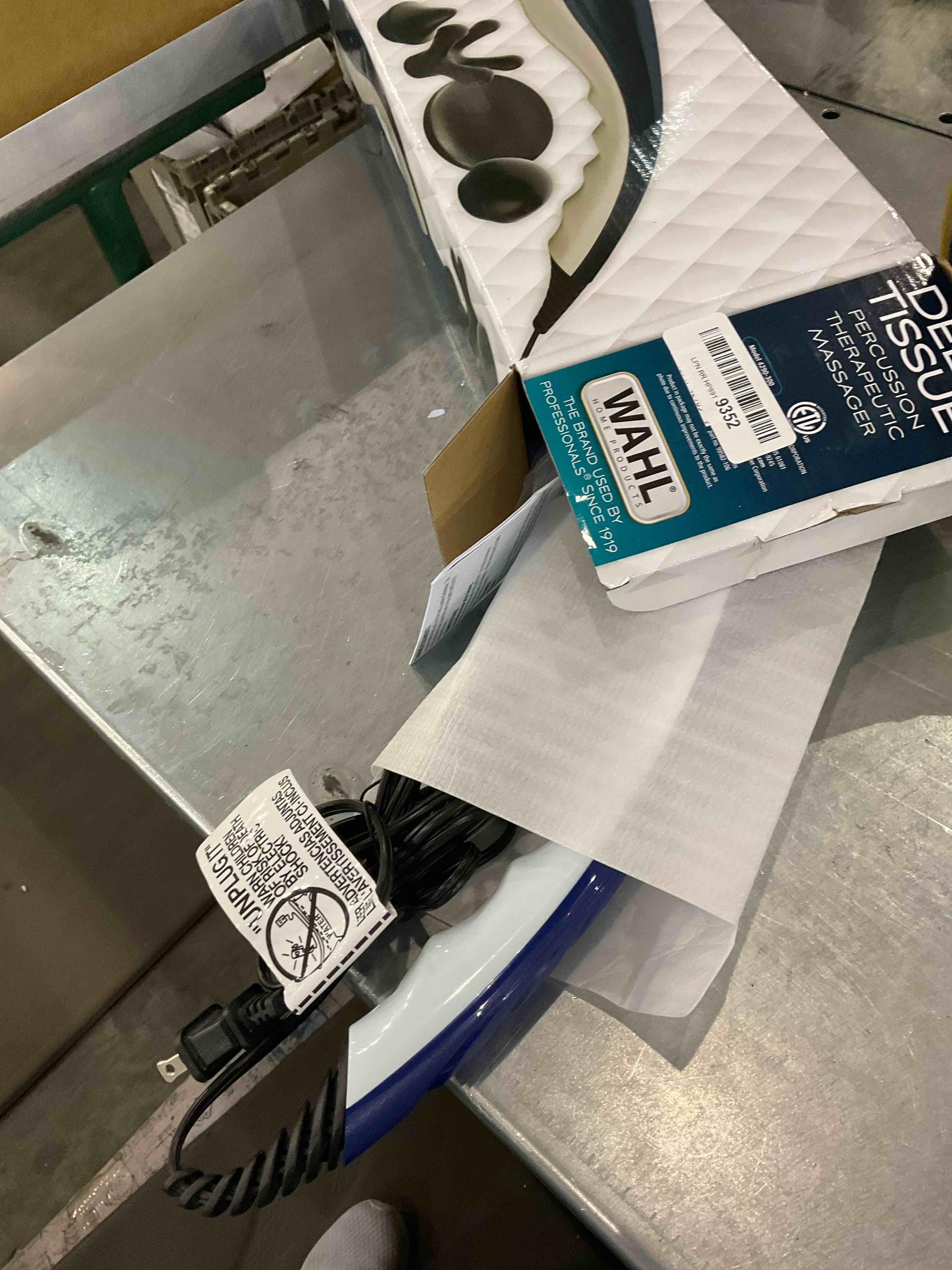 https://s3.amazonaws.com/lotting-images-prod/bidfta/EXS00711758_1702645799102.jpeg