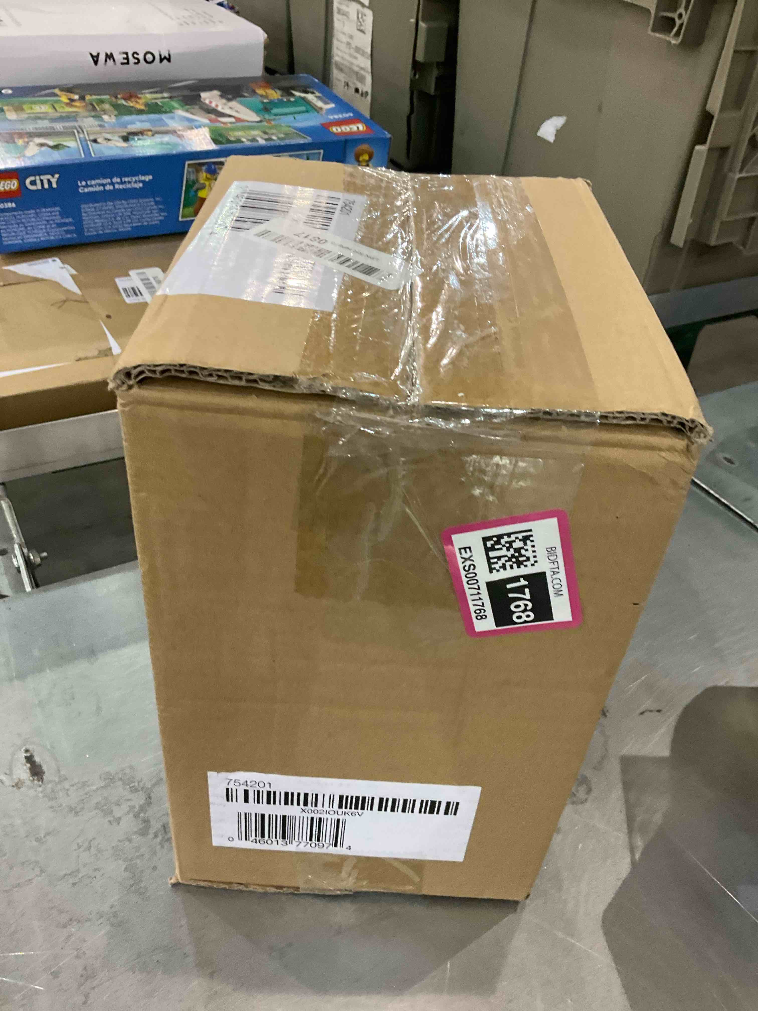 https://s3.amazonaws.com/lotting-images-prod/bidfta/EXS00711768_1702646984385.jpeg