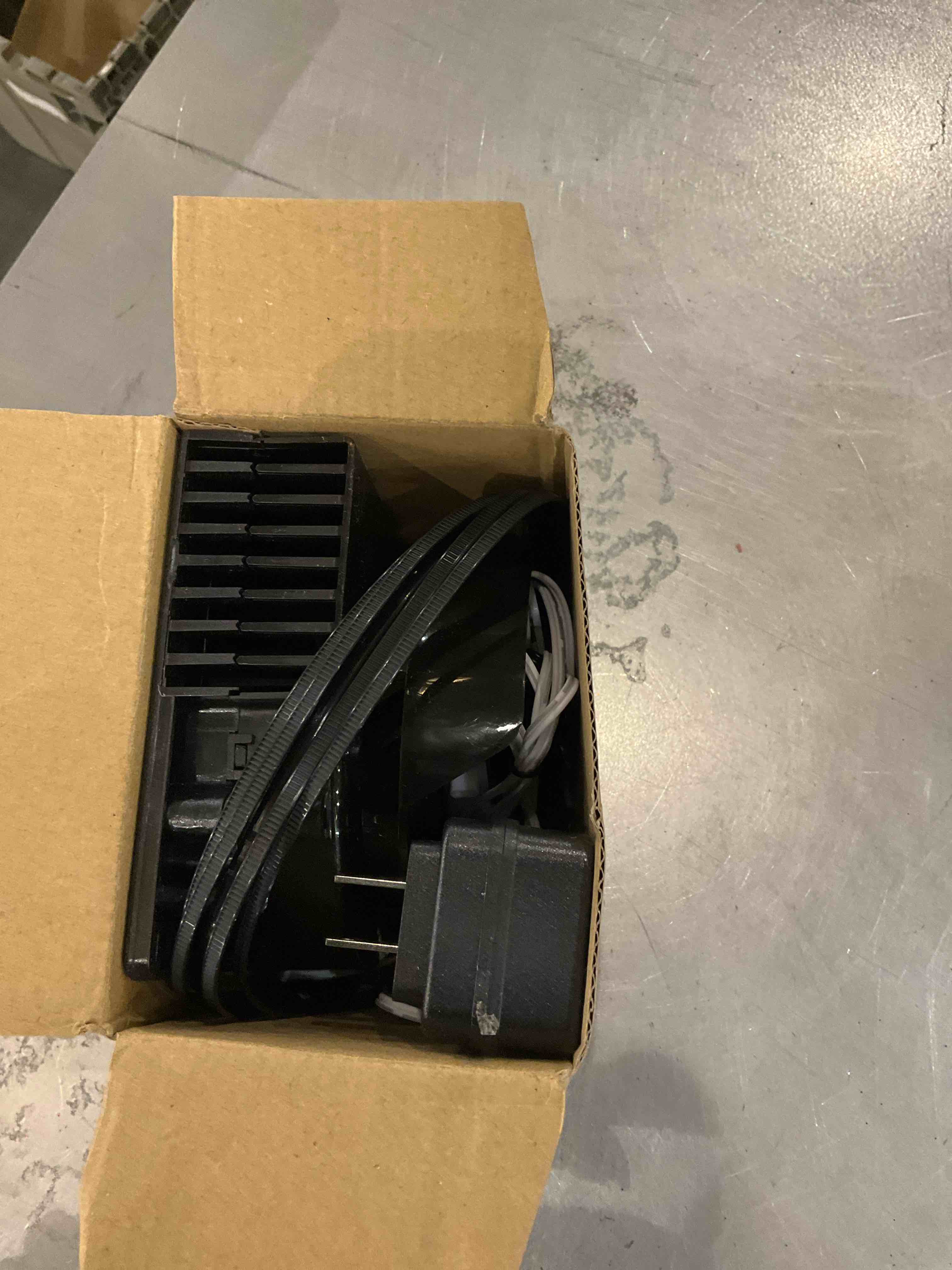 https://s3.amazonaws.com/lotting-images-prod/bidfta/EXS00711790_1702651988043.jpeg
