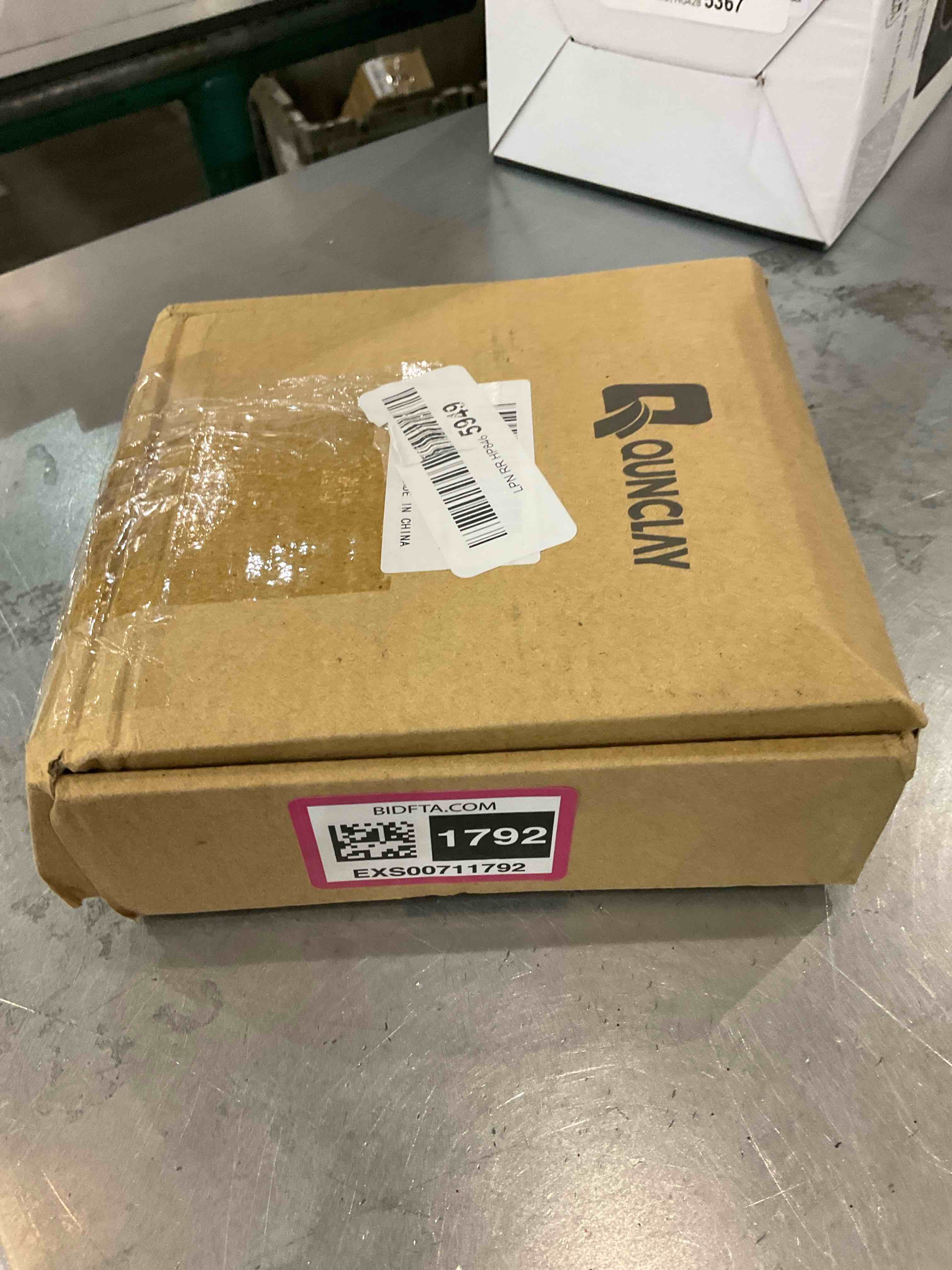 https://s3.amazonaws.com/lotting-images-prod/bidfta/EXS00711792_1702652231154.jpeg