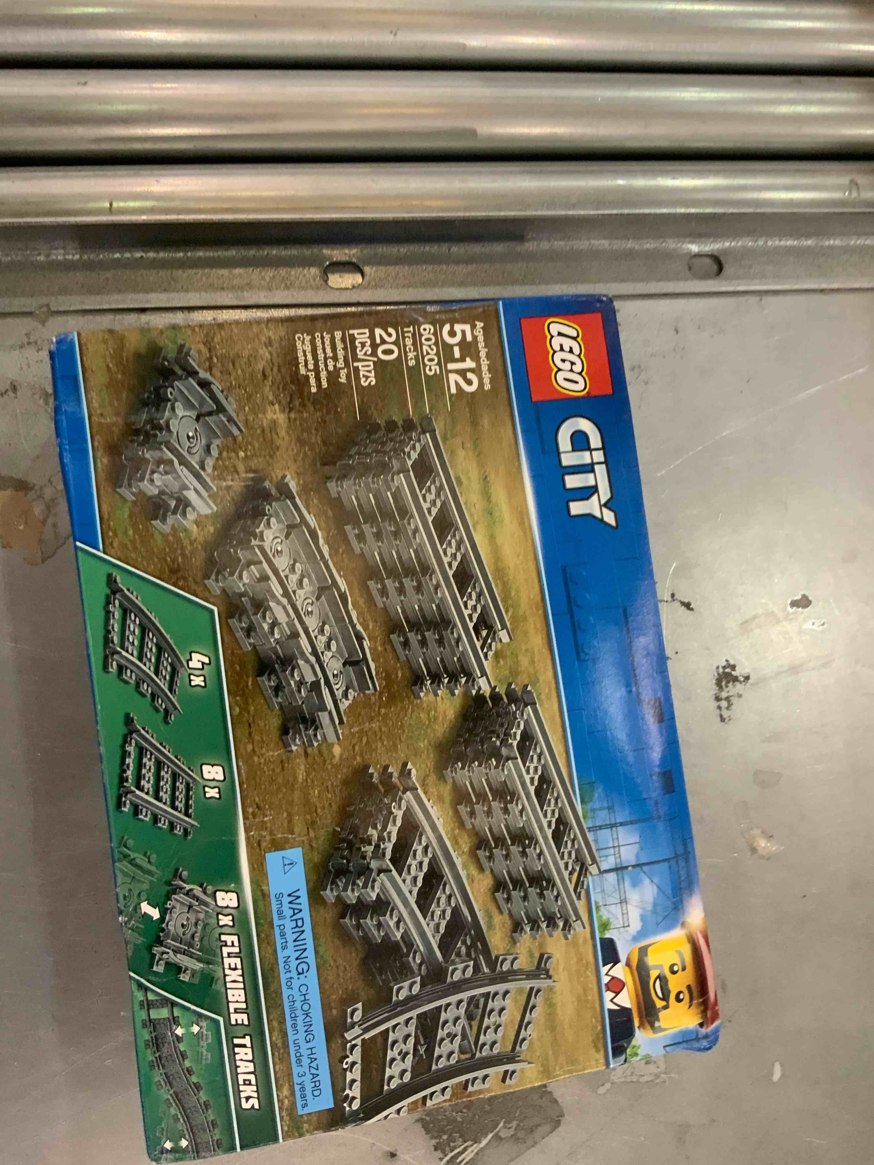 https://s3.amazonaws.com/lotting-images-prod/bidfta/EXS00712003_1702495960377.jpeg