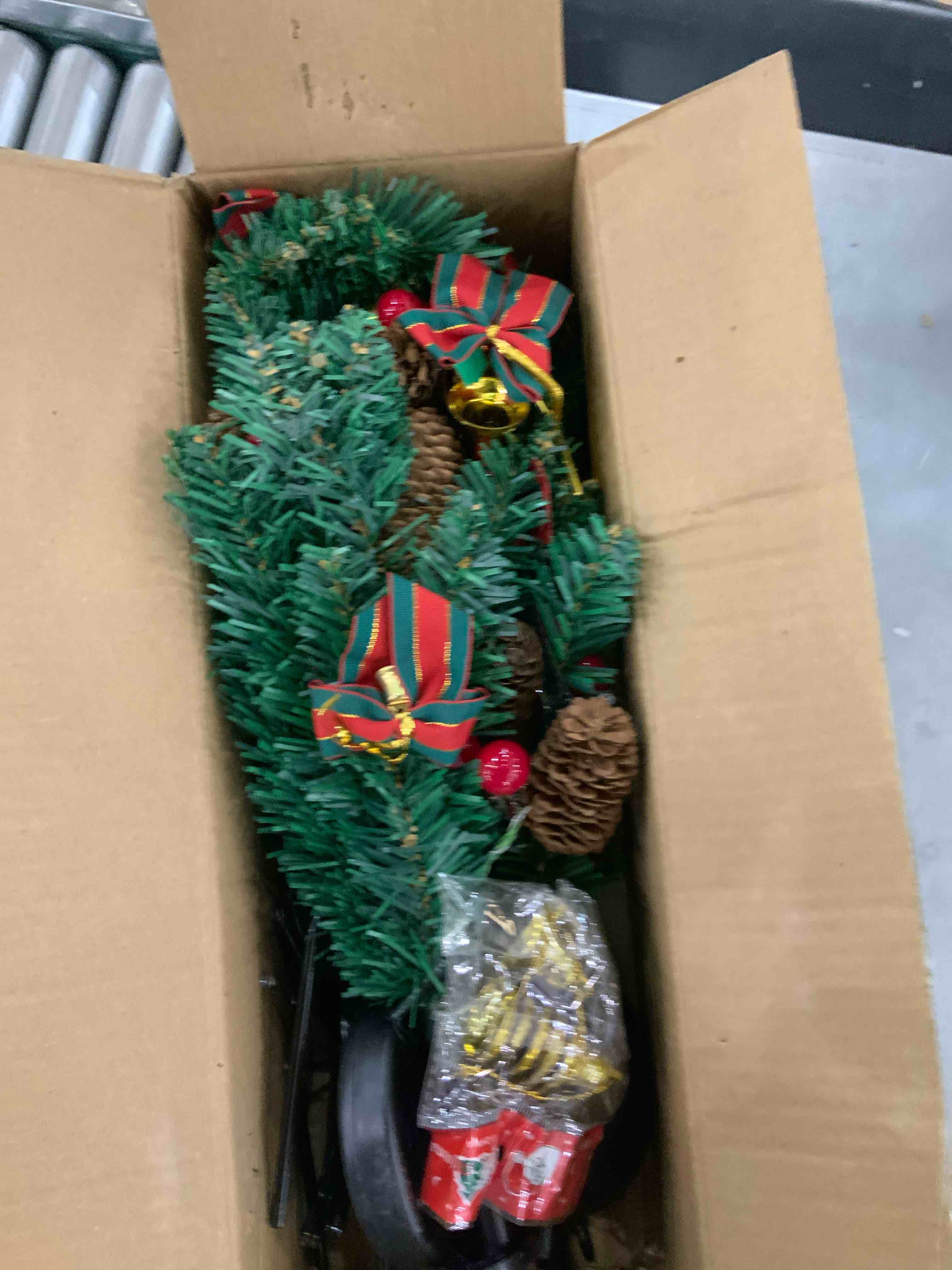 OurWarm 2Pcs Solar Christmas Tree Lights Outdoor Decorations, 20 LEDs Path Lights 8-Mode Flickering, Small Mini Solar Christmas Tree for Outside Yard Patio Garden Grave Cemetery Xmas Ornament