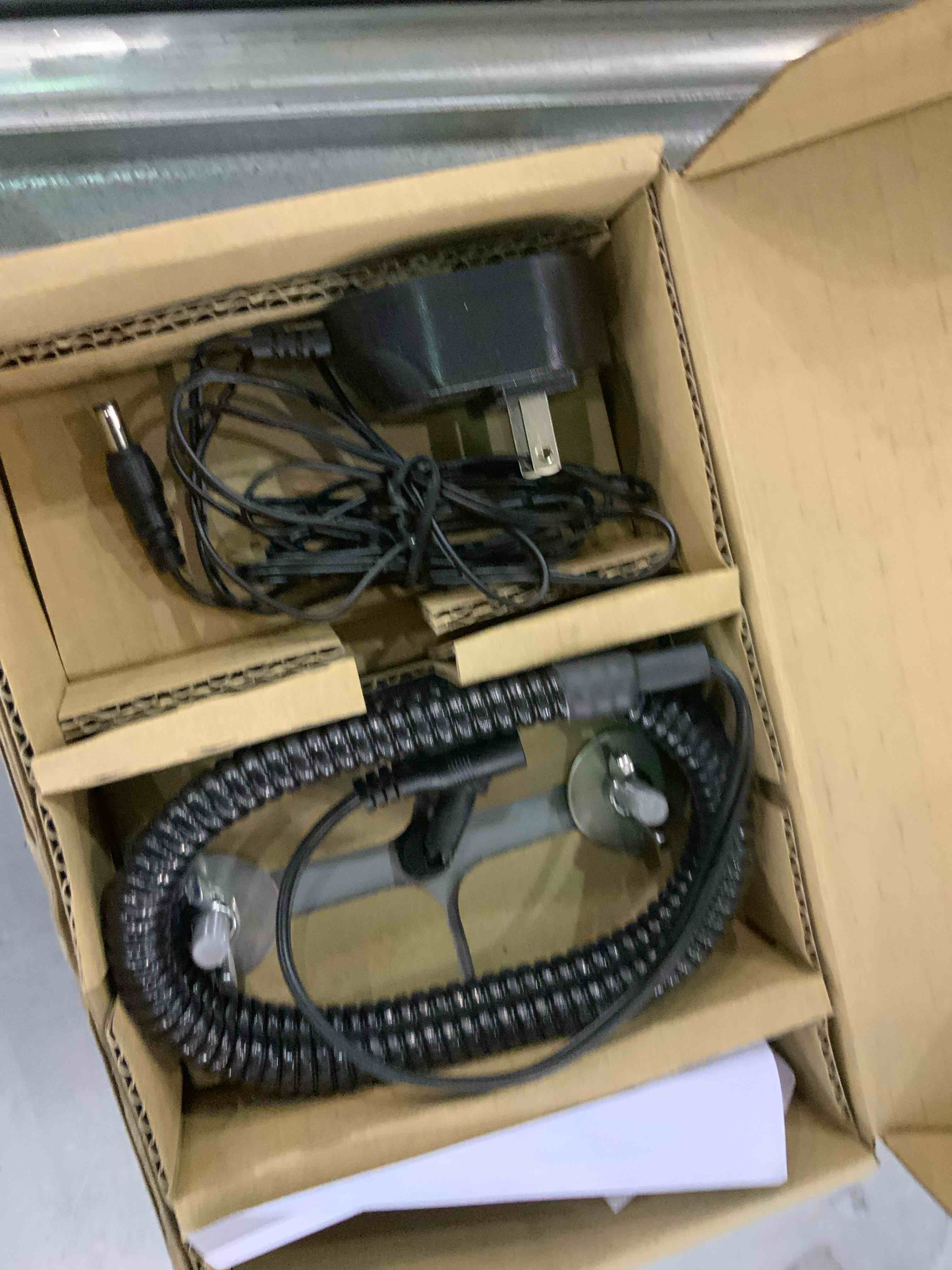 https://s3.amazonaws.com/lotting-images-prod/bidfta/EXS00712177_1702644745445.jpeg
