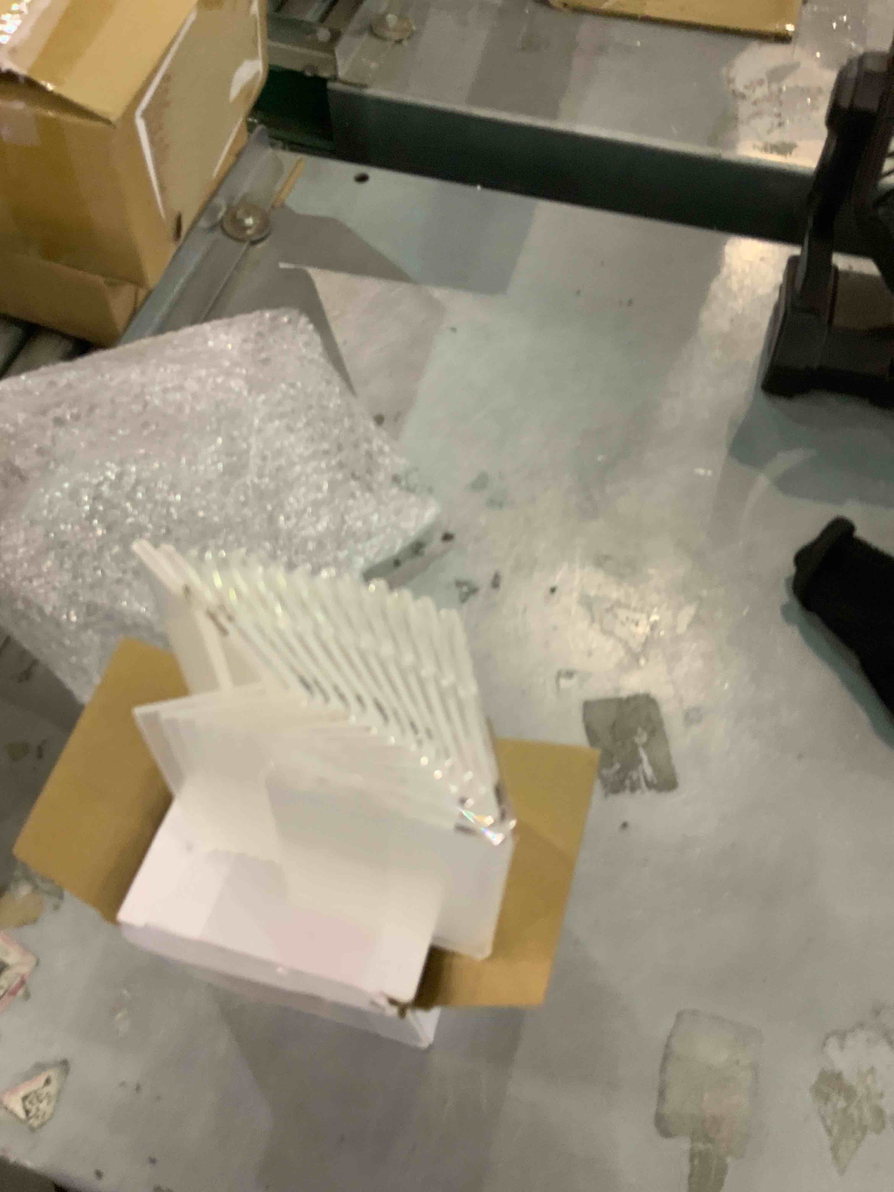 https://s3.amazonaws.com/lotting-images-prod/bidfta/EXS00712391_1702901616012.jpeg