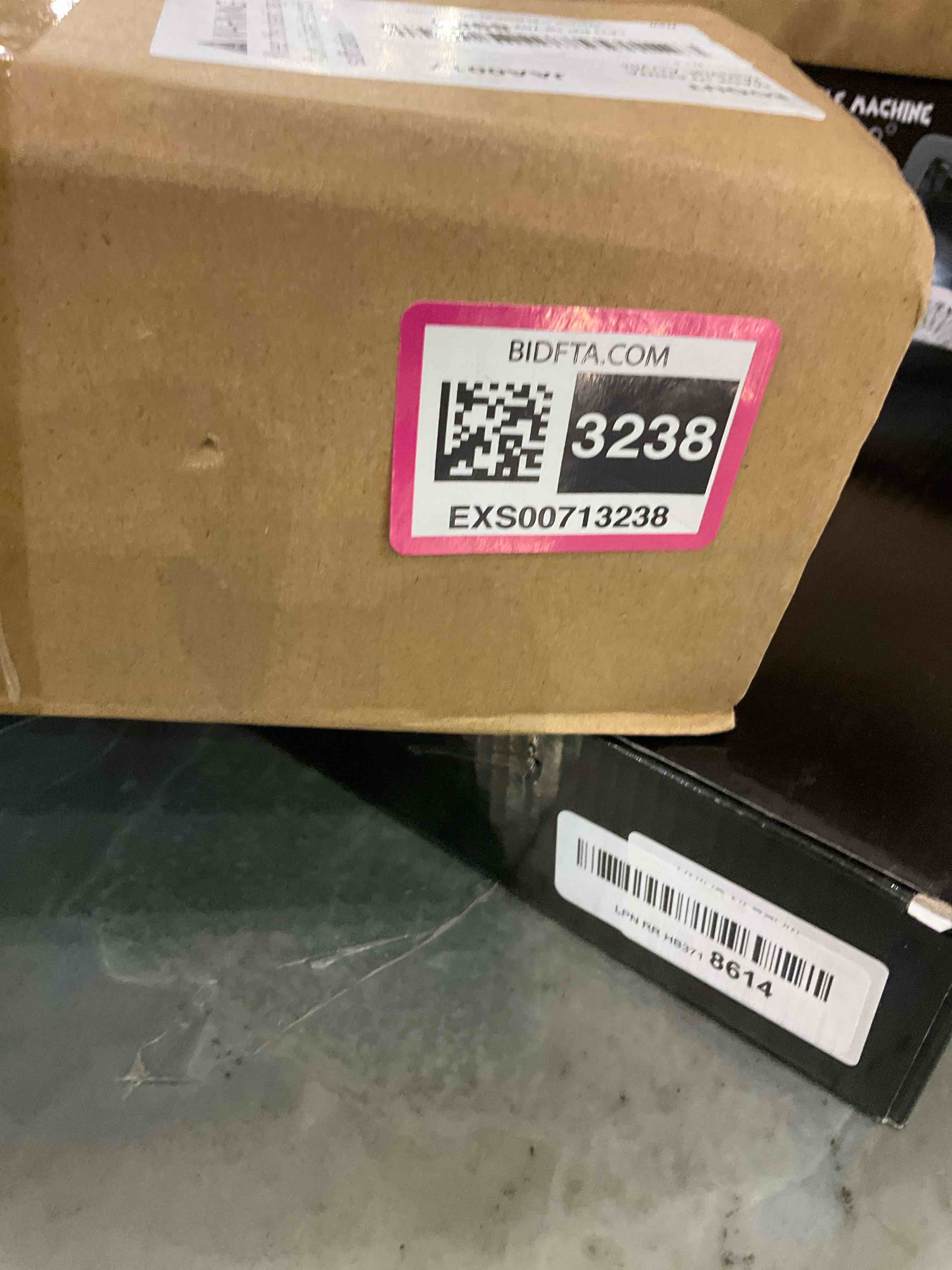 https://s3.amazonaws.com/lotting-images-prod/bidfta/EXS00713238_1702924586049.jpeg