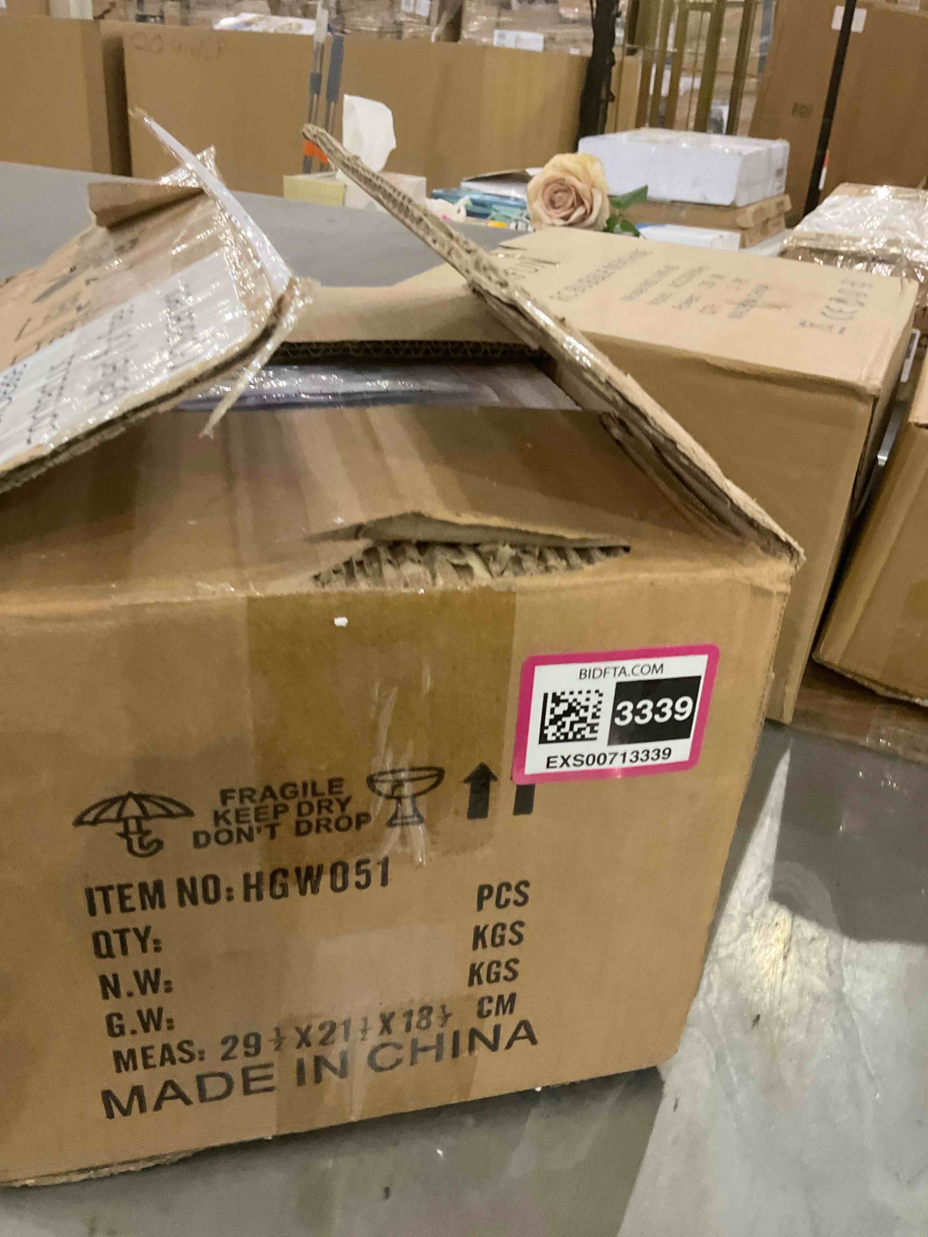 https://s3.amazonaws.com/lotting-images-prod/bidfta/EXS00713339_1702998532332.jpeg