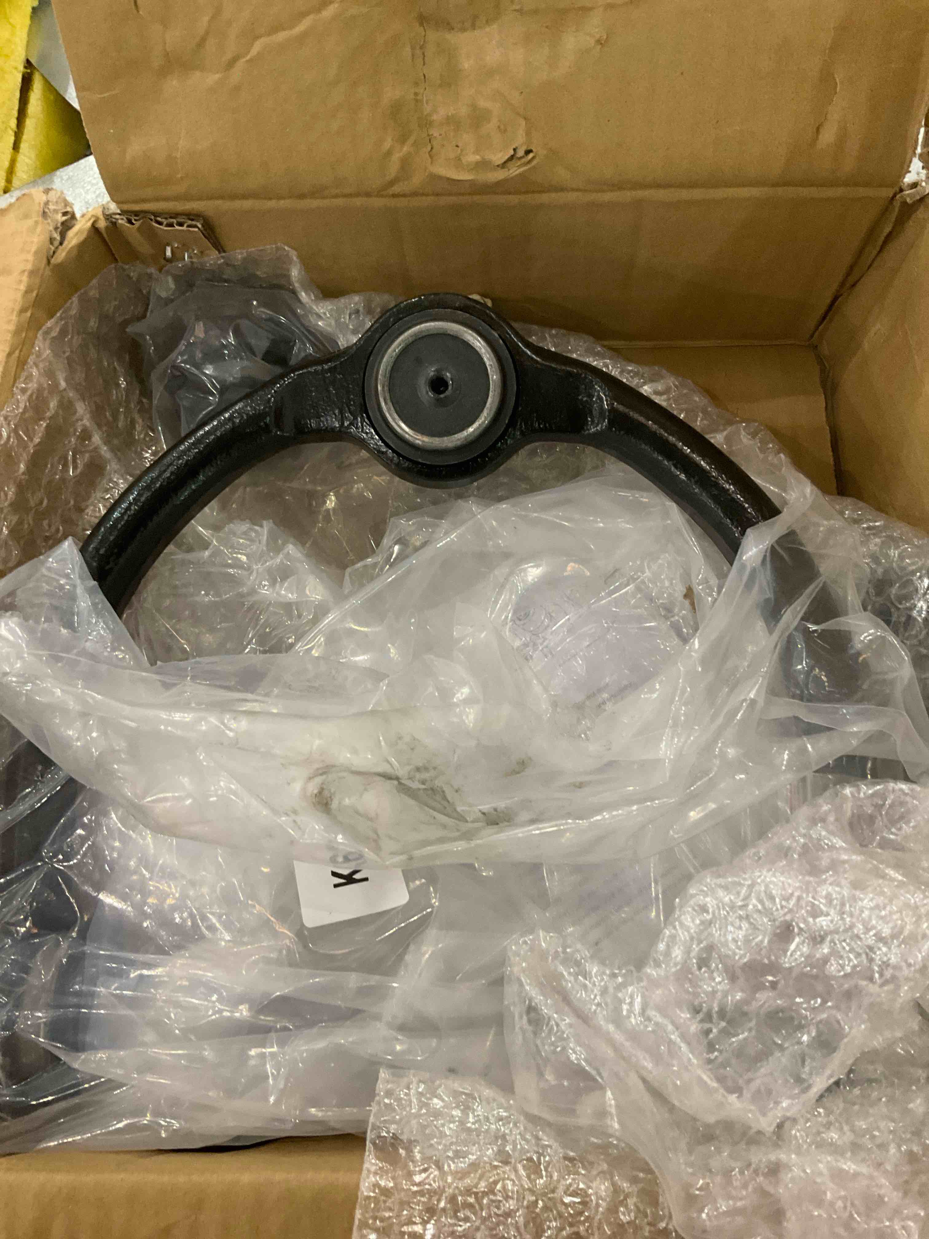 https://s3.amazonaws.com/lotting-images-prod/bidfta/EXS00713784_1702311769589.jpeg