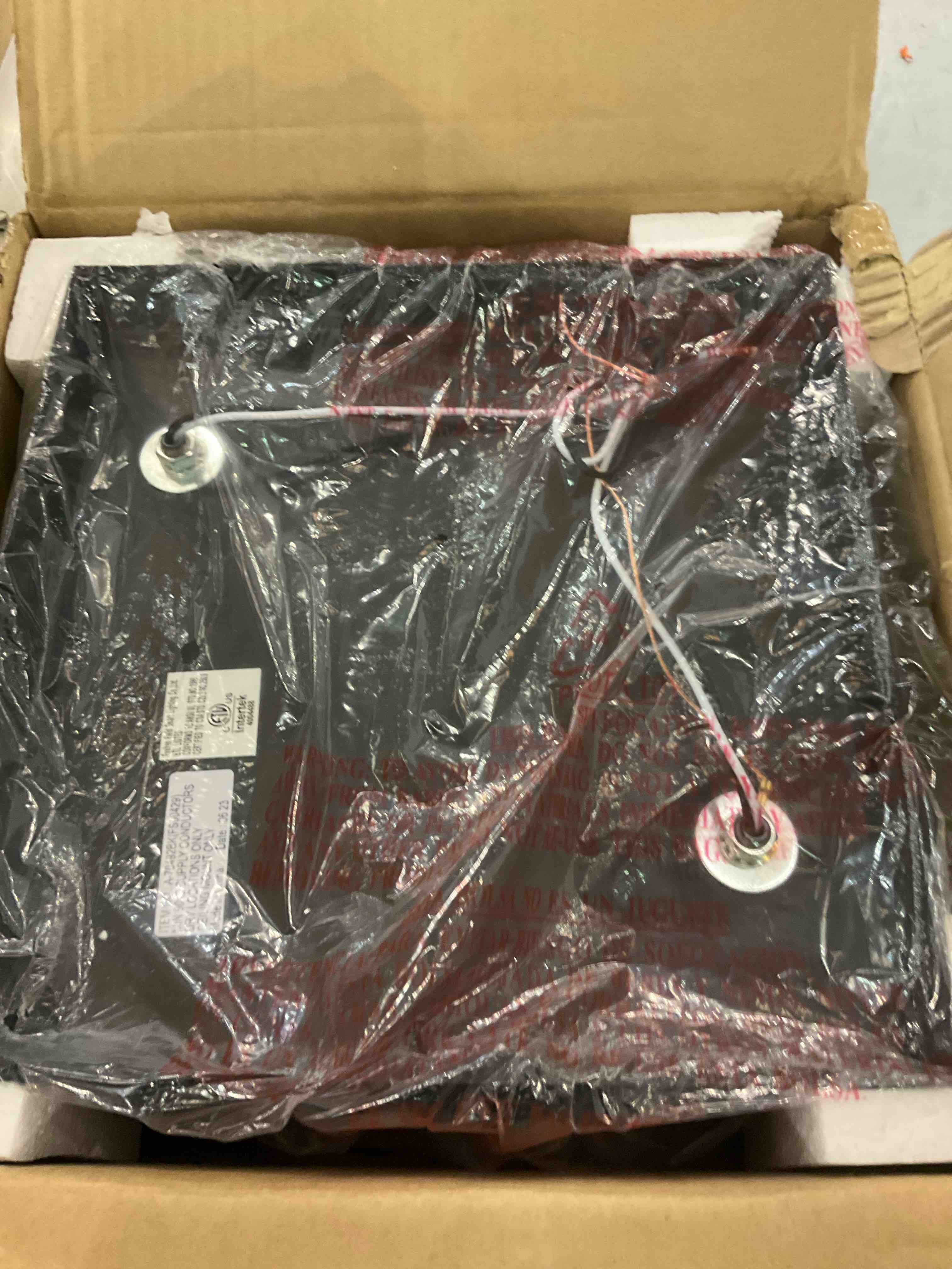 https://s3.amazonaws.com/lotting-images-prod/bidfta/EXS00713959_1702397452990.jpeg