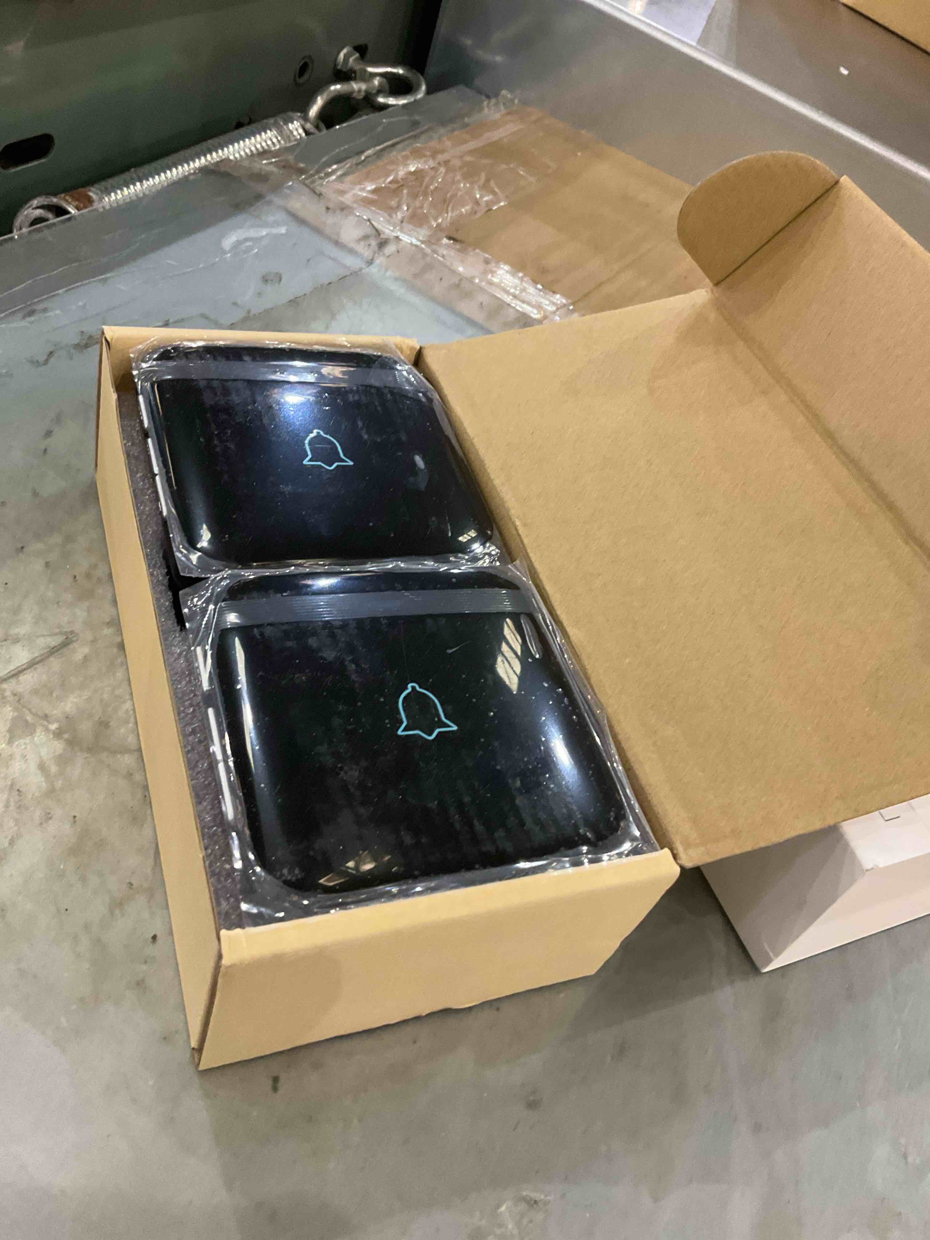 https://s3.amazonaws.com/lotting-images-prod/bidfta/EXS00714031_1703102151165.jpeg
