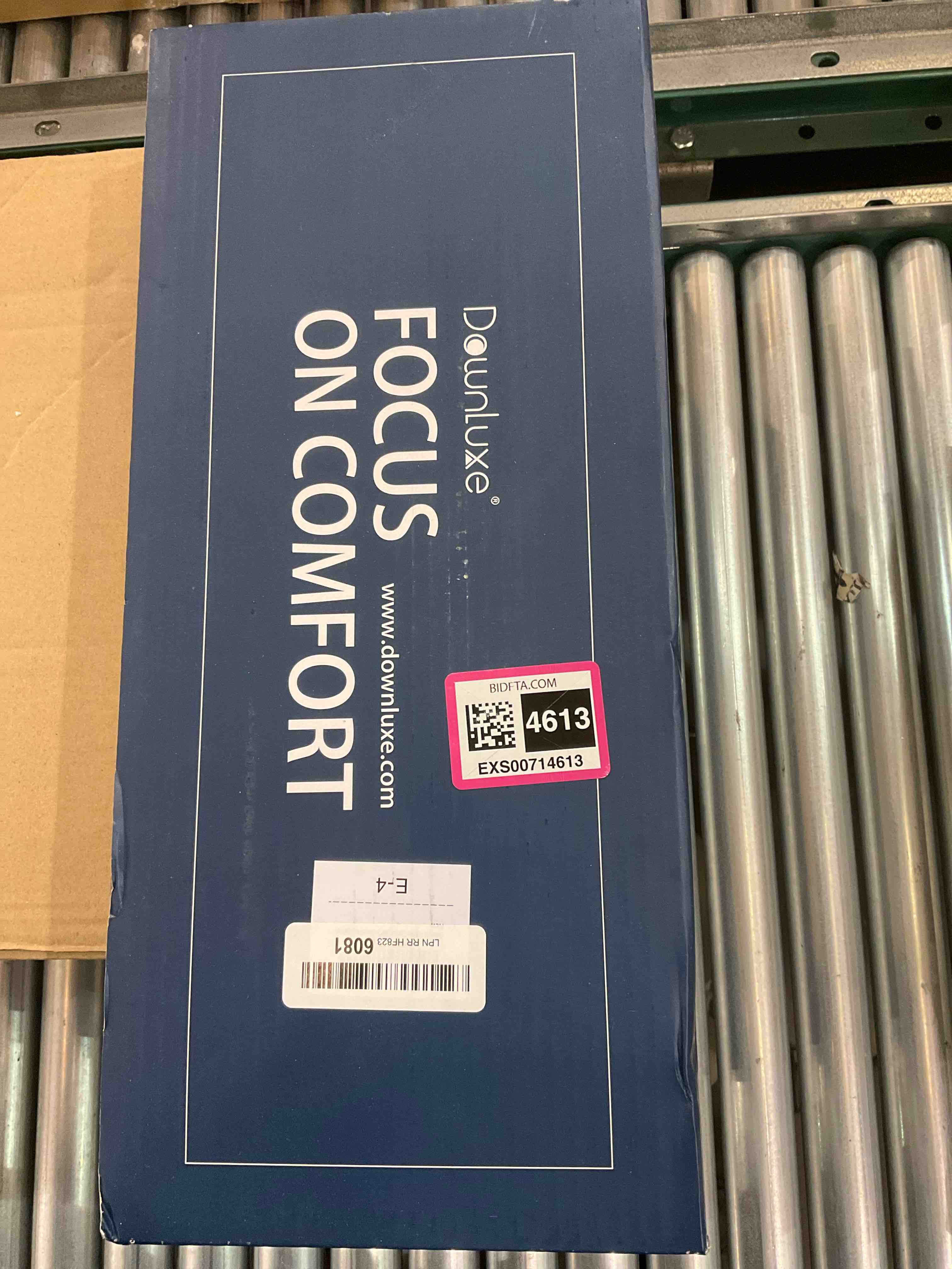 https://s3.amazonaws.com/lotting-images-prod/bidfta/EXS00714613_1702053166027.jpeg