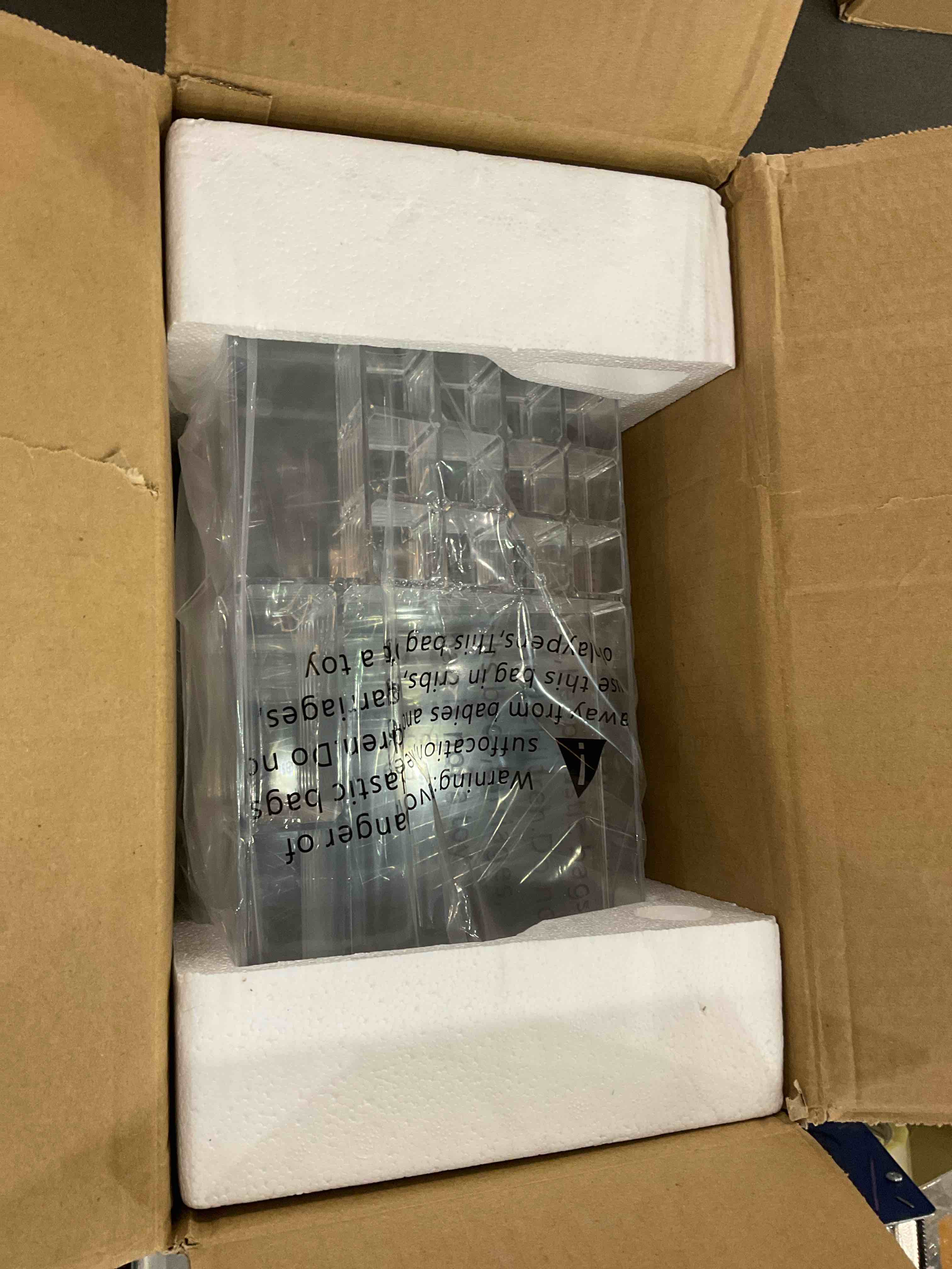 https://s3.amazonaws.com/lotting-images-prod/bidfta/EXS00714637_1702058595670.jpeg