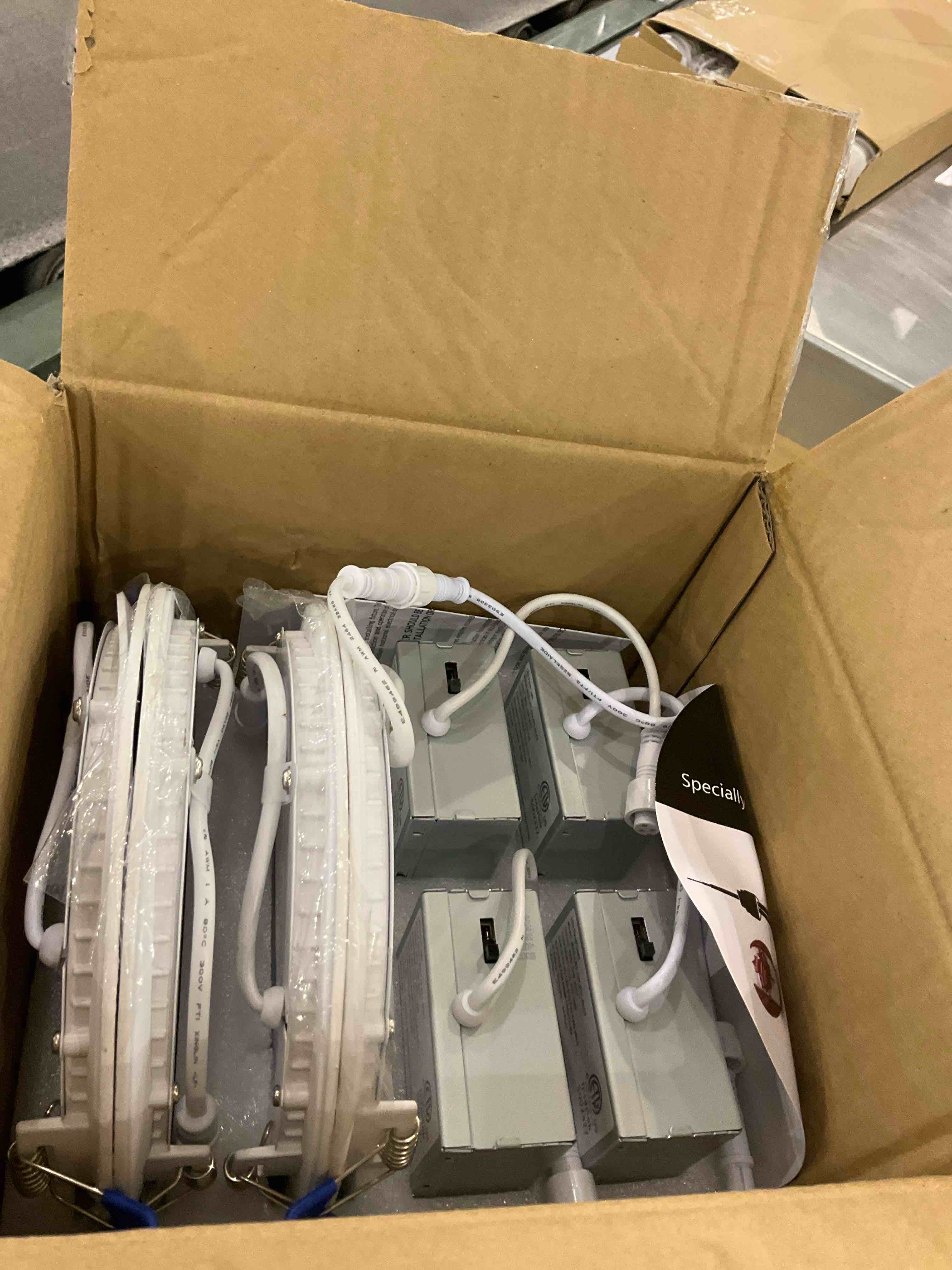 https://s3.amazonaws.com/lotting-images-prod/bidfta/EXS00715006_1702475392161.jpeg