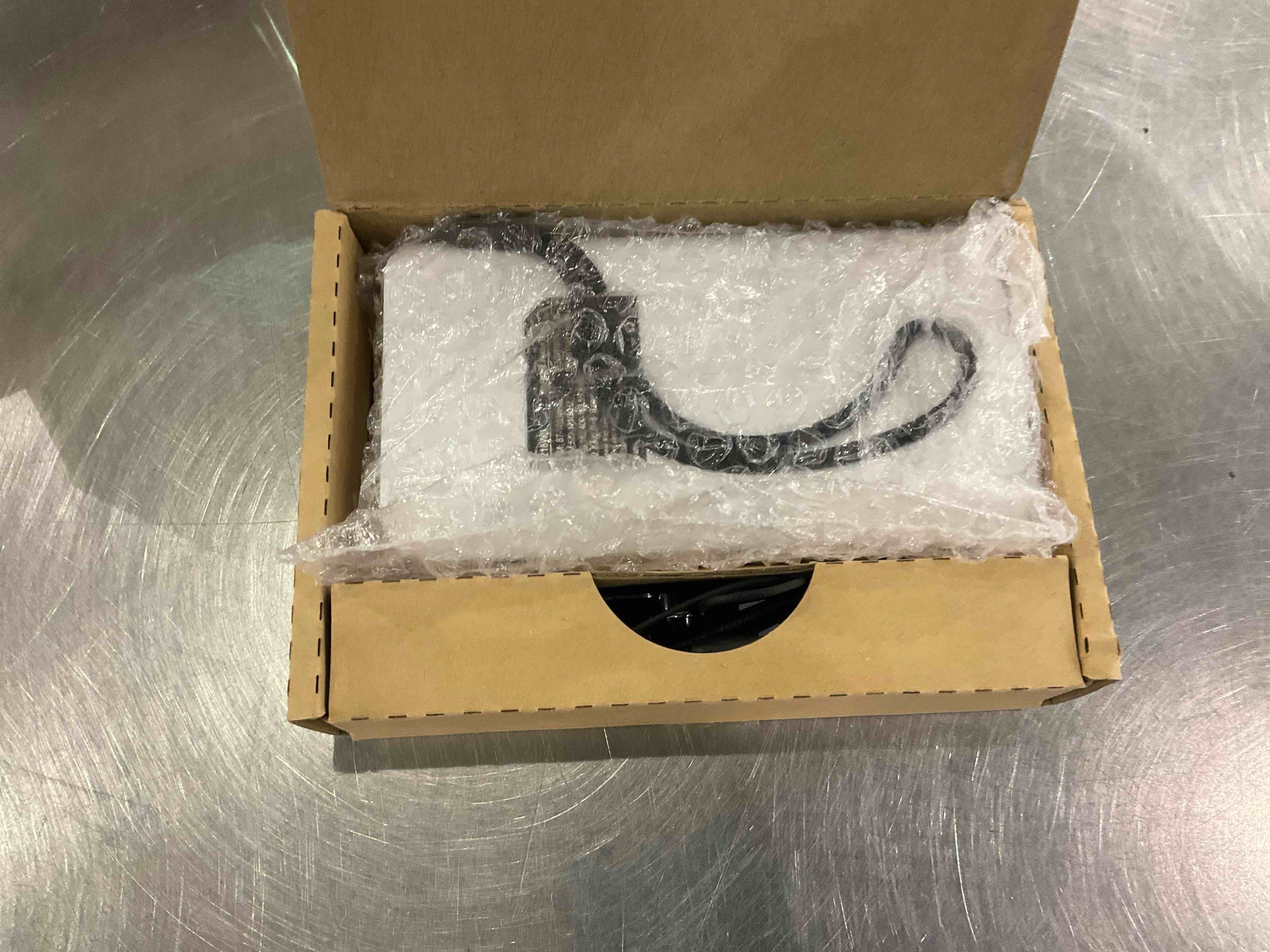 https://s3.amazonaws.com/lotting-images-prod/bidfta/EXS00715808_1702469667371.jpeg