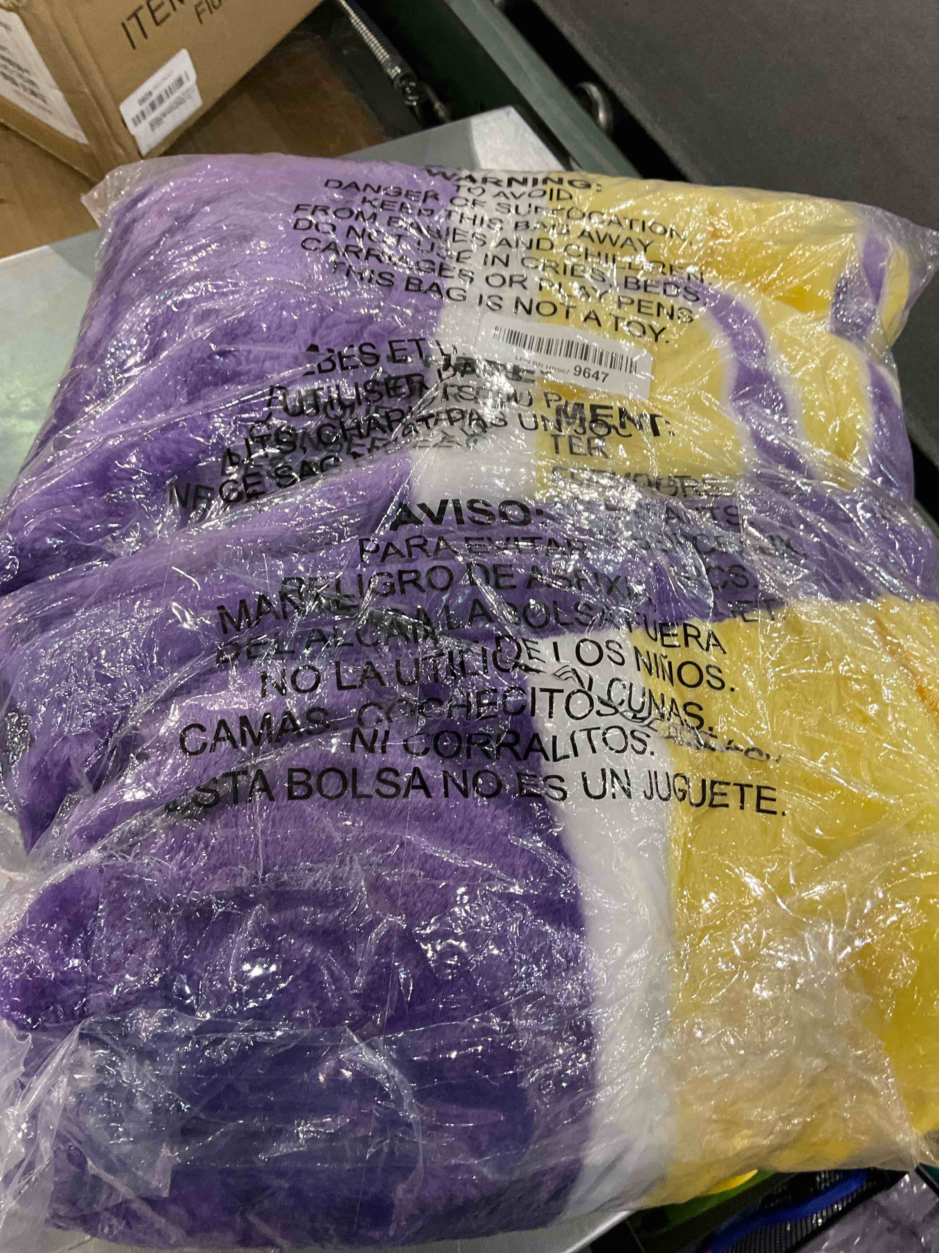 https://s3.amazonaws.com/lotting-images-prod/bidfta/EXS00715987_1702558908713.jpeg