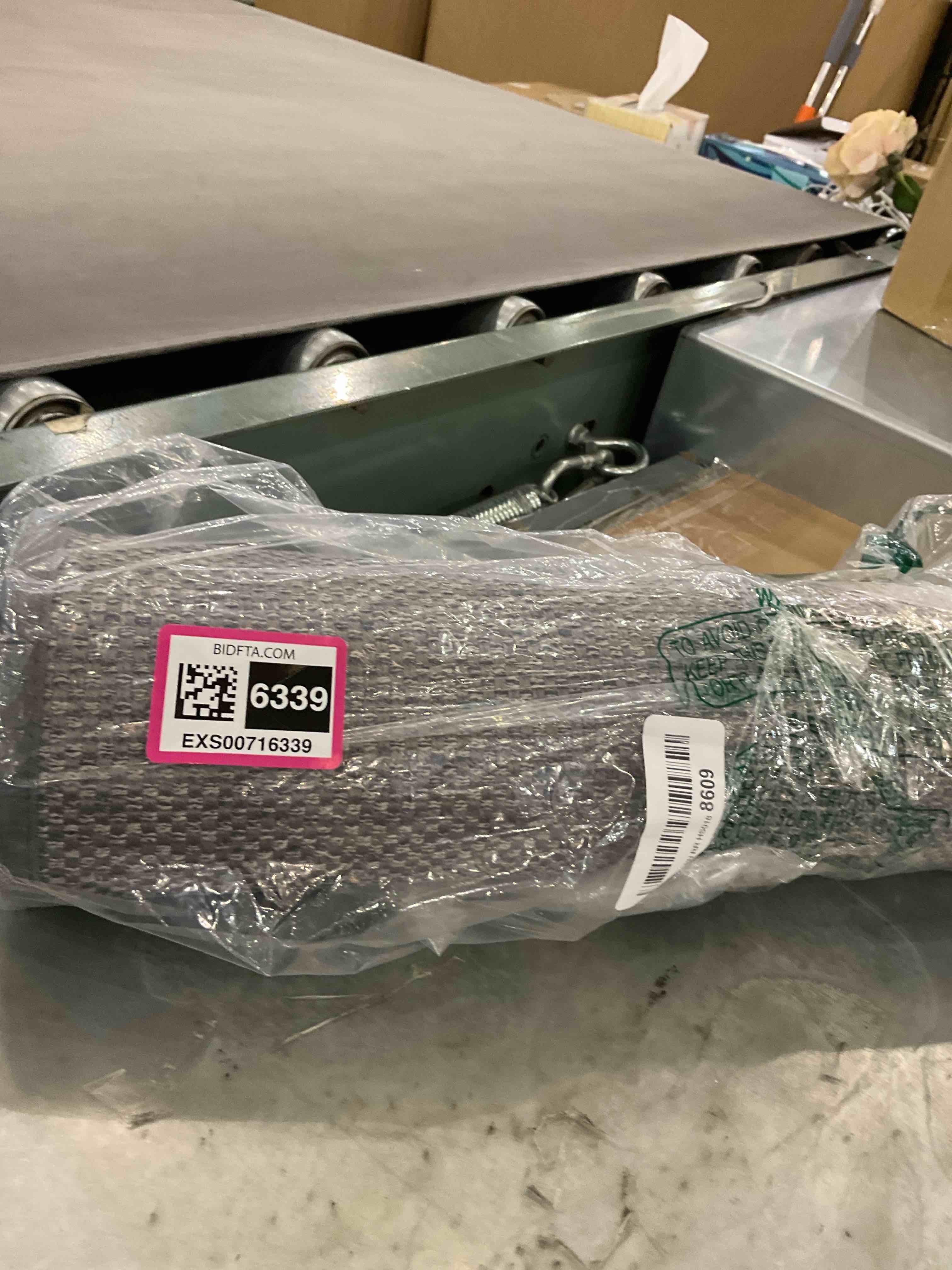 https://s3.amazonaws.com/lotting-images-prod/bidfta/EXS00716339_1702396221023.jpeg