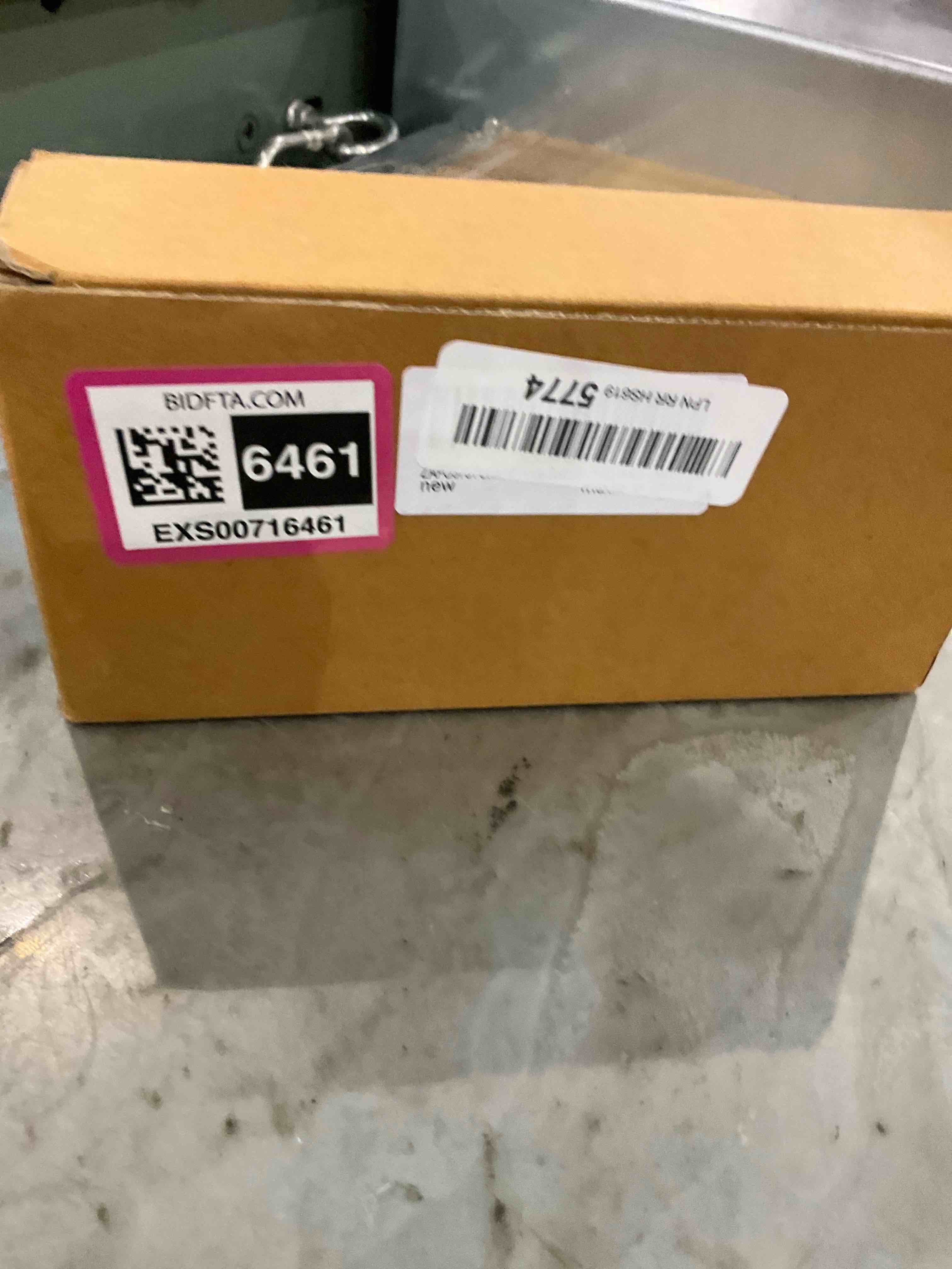 https://s3.amazonaws.com/lotting-images-prod/bidfta/EXS00716461_1702471133307.jpeg