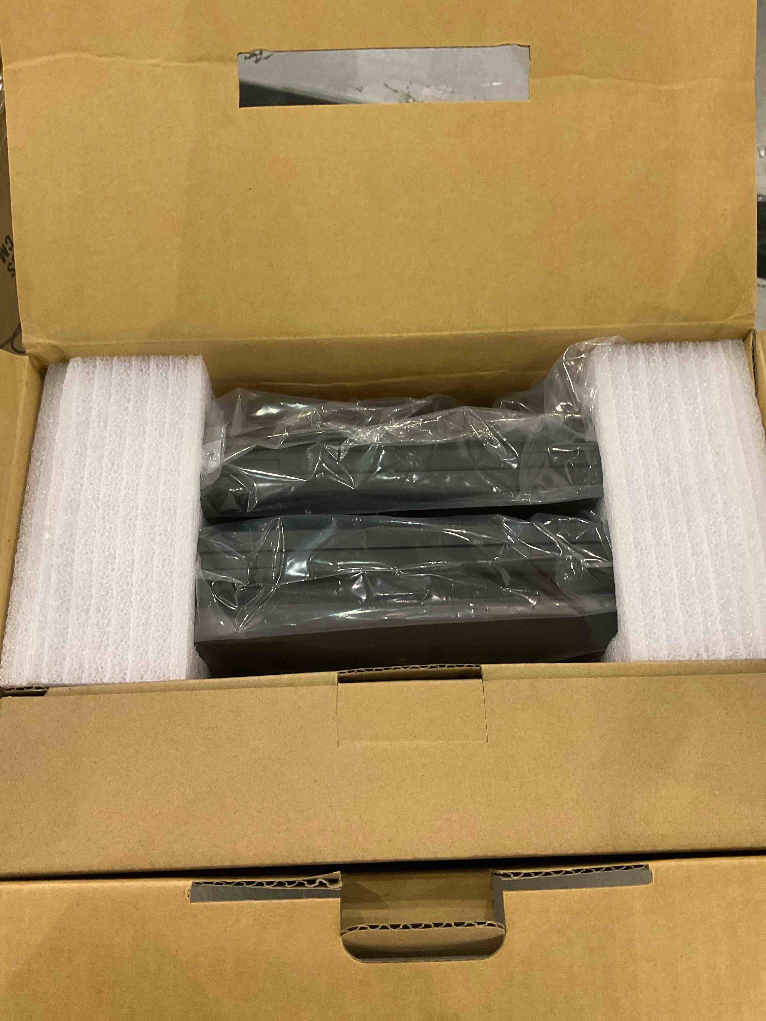 https://s3.amazonaws.com/lotting-images-prod/bidfta/EXS00716613_1702300454385.jpeg